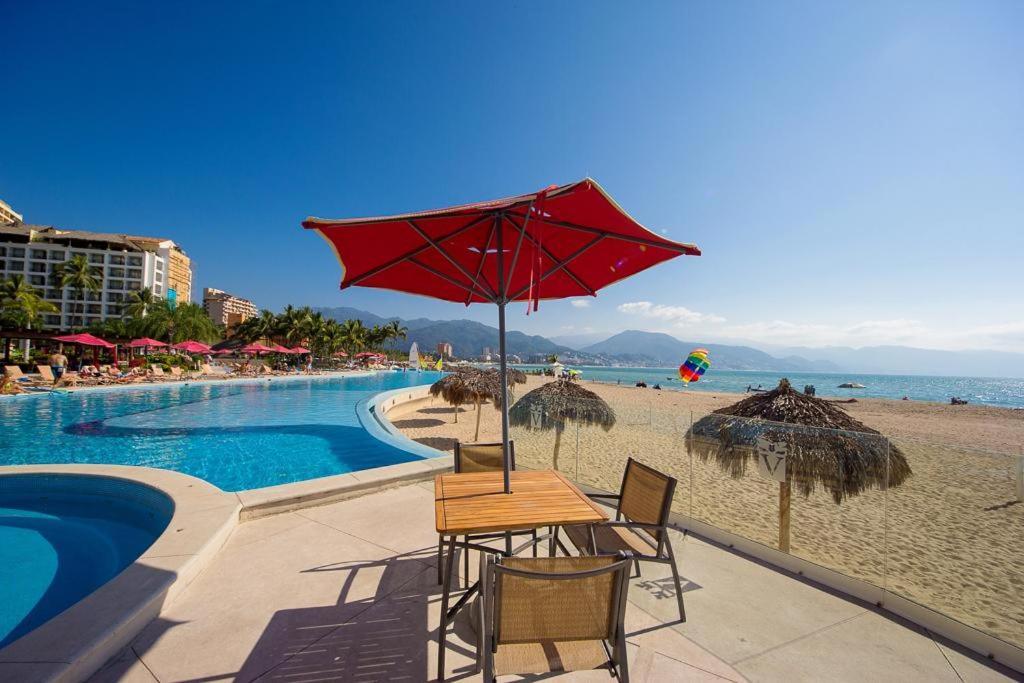 Beachfront With Access To Pools, Gym, Tennis Court Holiday home Puerto Vallarta