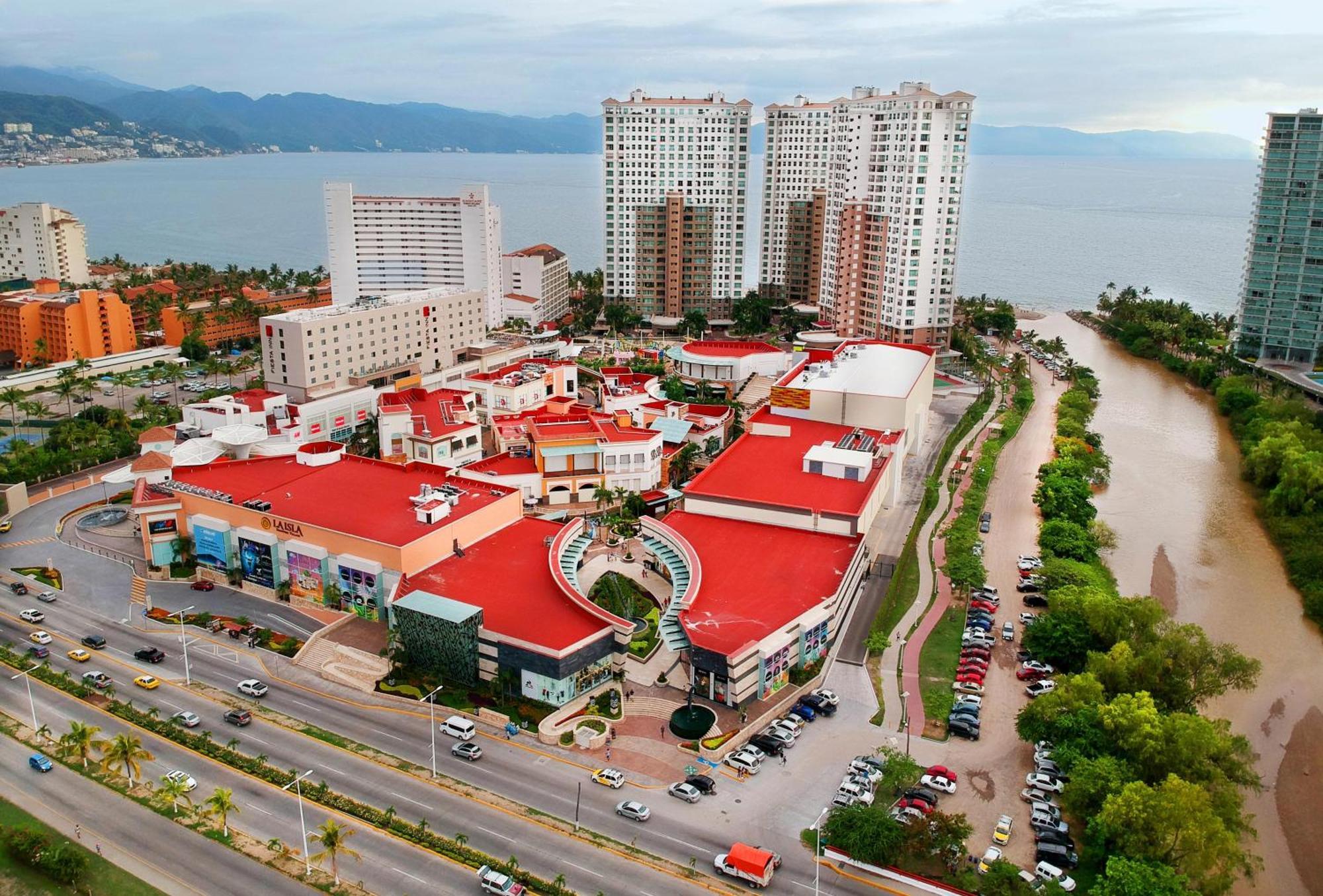 Beachfront With Access To Pools, Gym, Tennis Court Puerto Vallarta