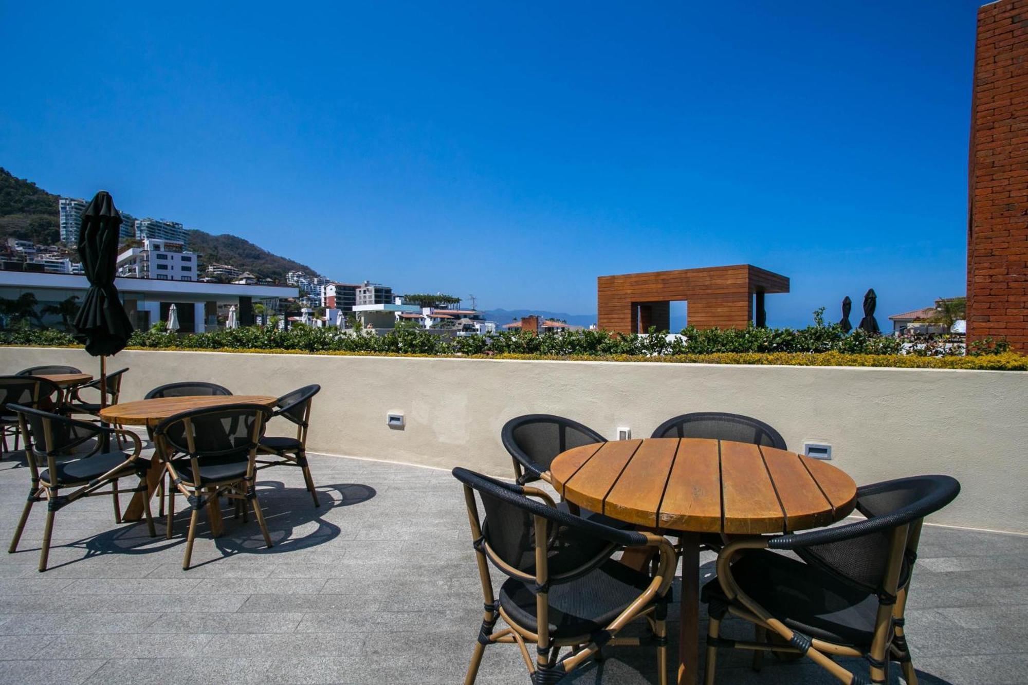 Pavilion - 2 Pools, 2 Hot Tubs, Gym, Bbq Holiday home