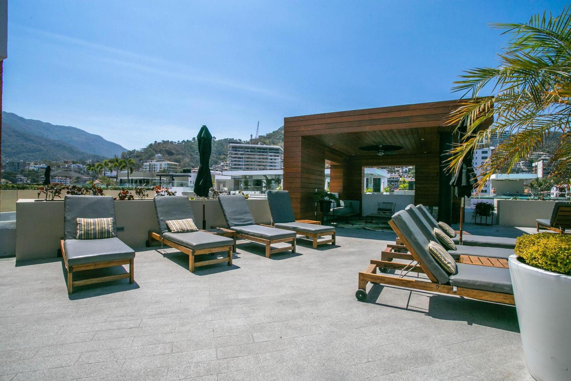 Pavilion - 2 Pools, 2 Hot Tubs, Gym, Bbq Holiday home *