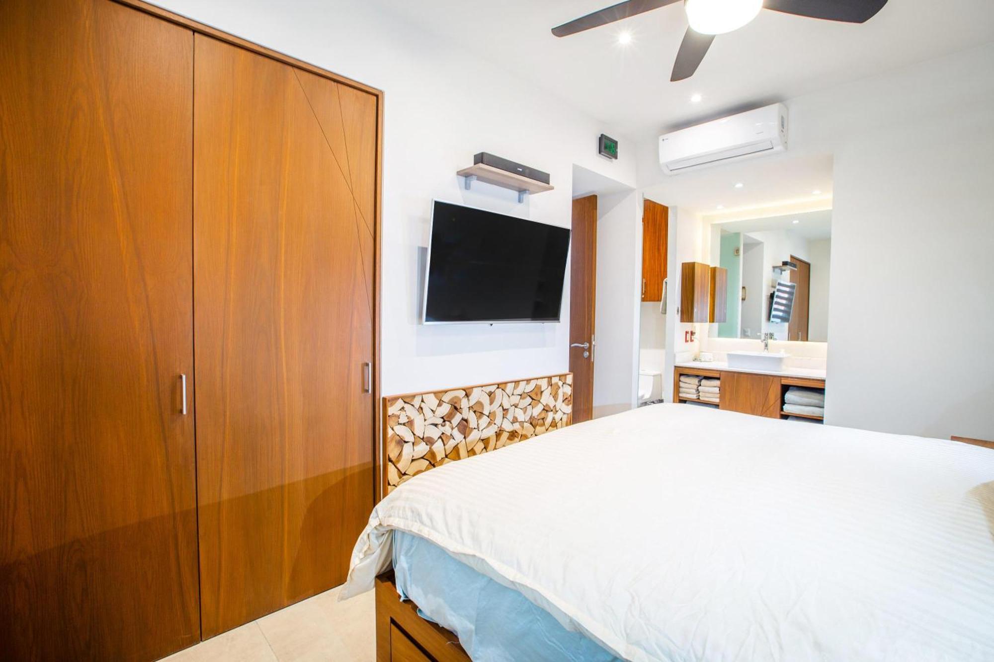 Pavilion - 2 Pools, 2 Hot Tubs, Gym, Bbq Holiday home Puerto Vallarta