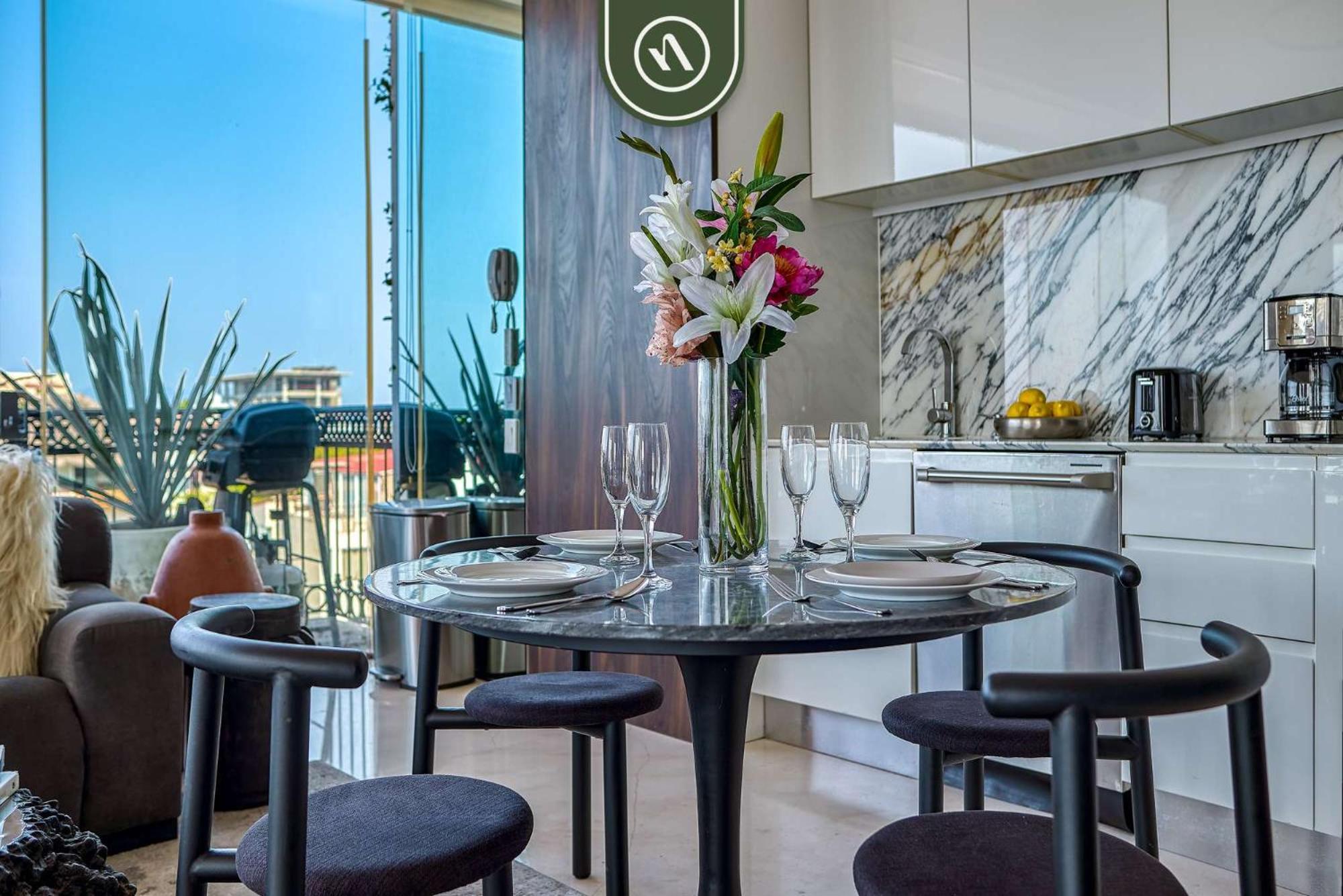 Apartment Luxury Corner Unit With Breataking Ocean Views