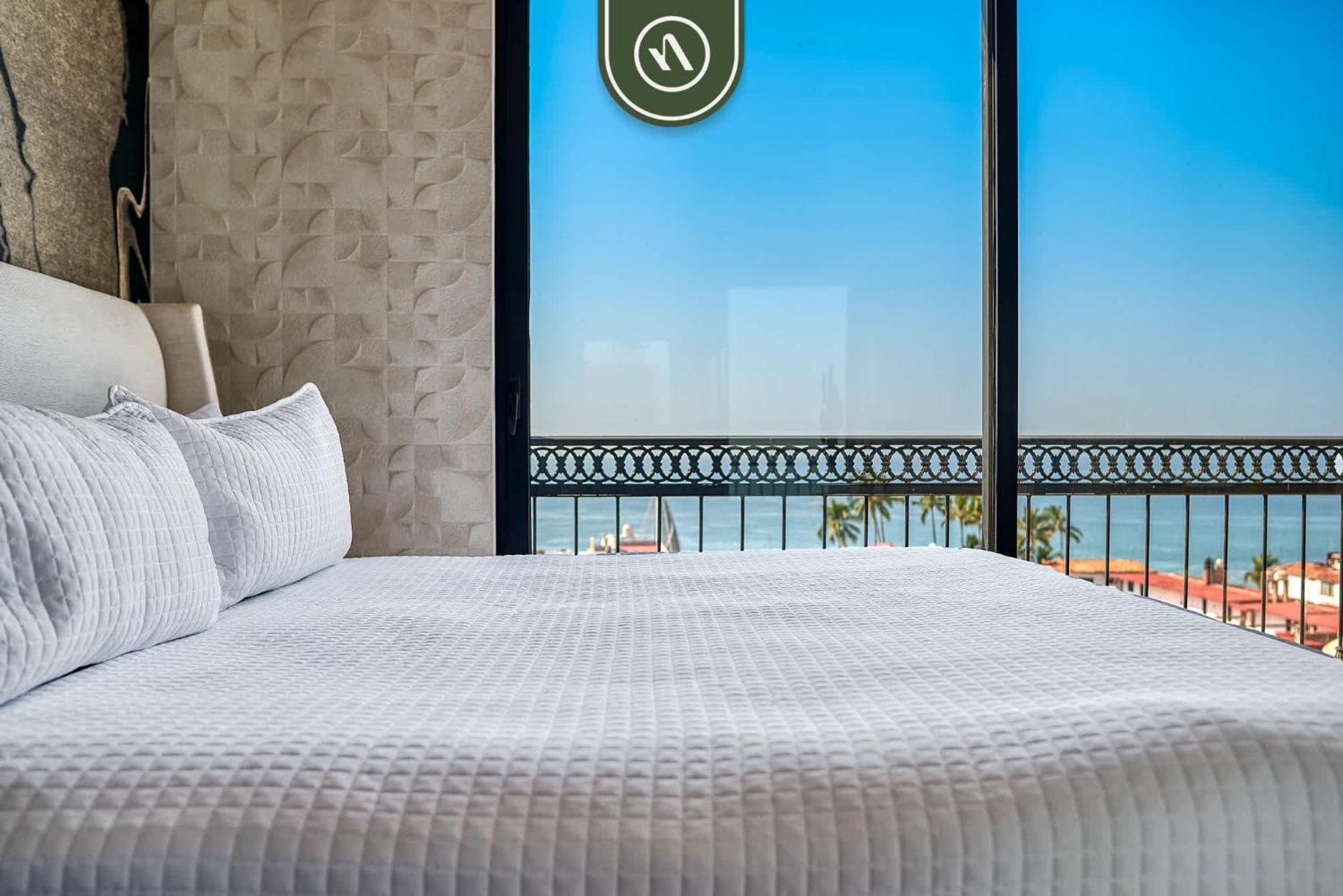 Apartment Luxury Corner Unit With Breataking Ocean Views