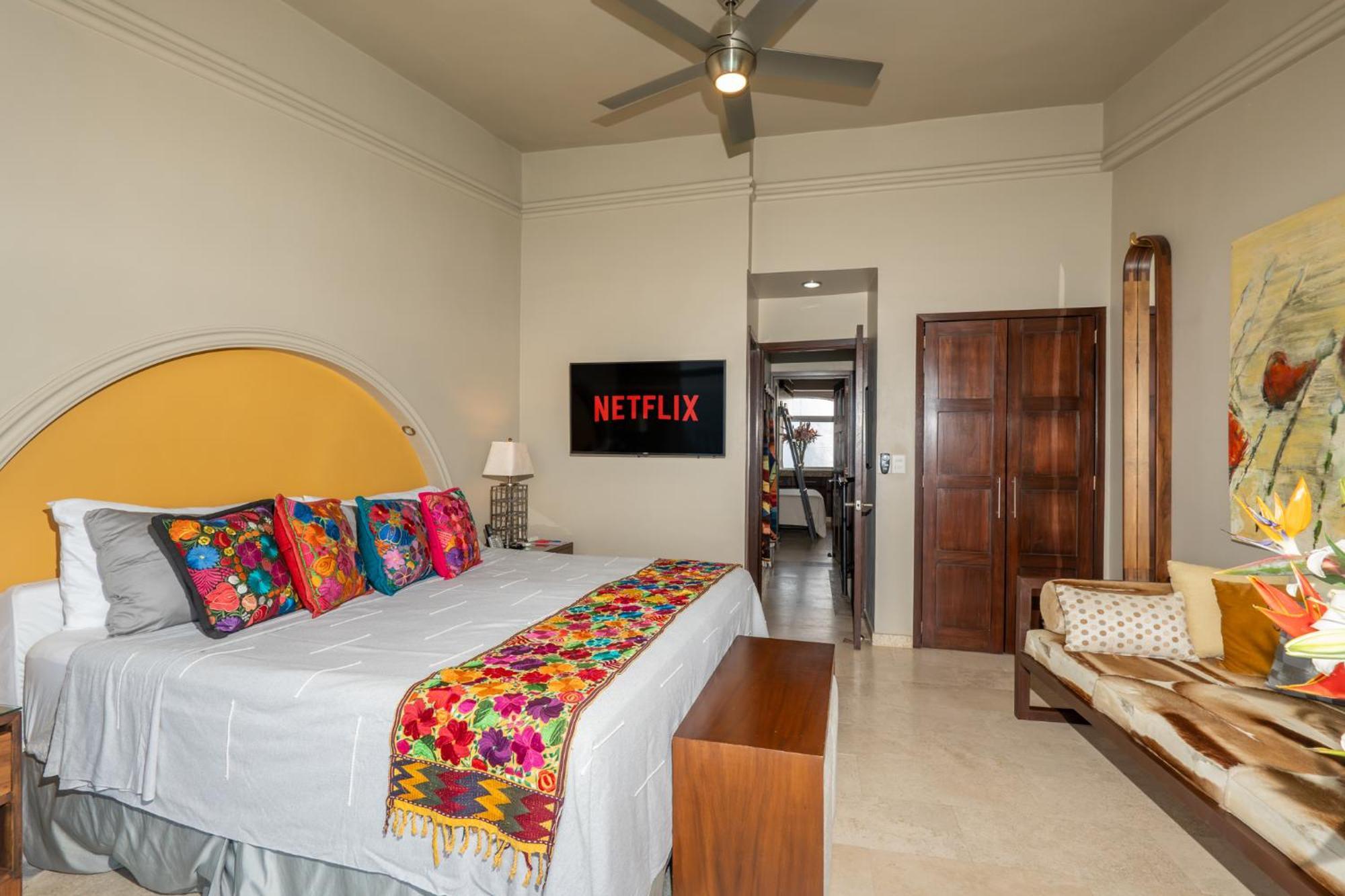 Apartment Ocean Front Penthouse Newly Renovated, Sleeps 6, Casa Agua, Girasol Puerto Vallarta