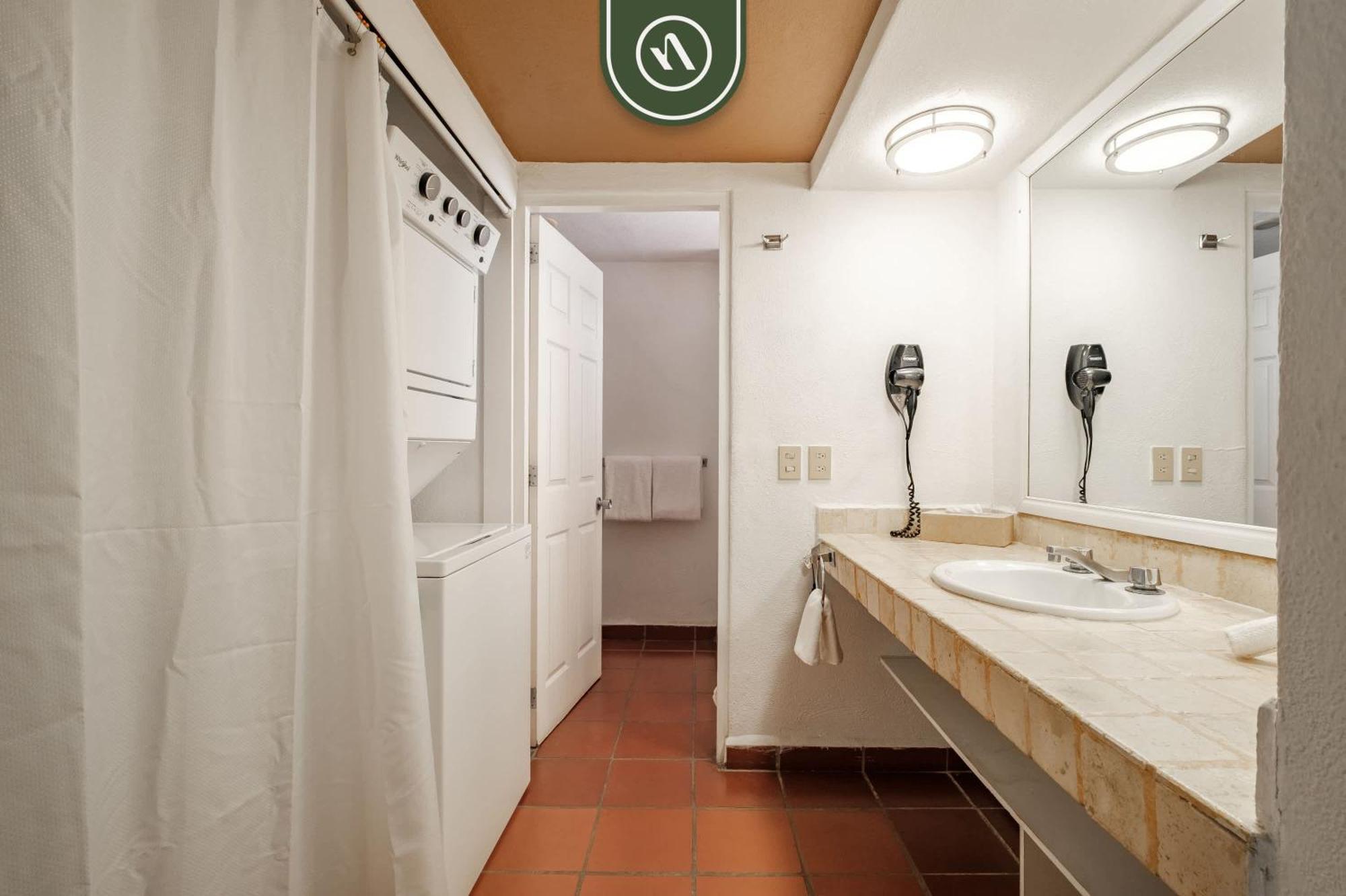 Amazing 1 Bedroom - Partial Oceanview - Pool Apartment Puerto Vallarta