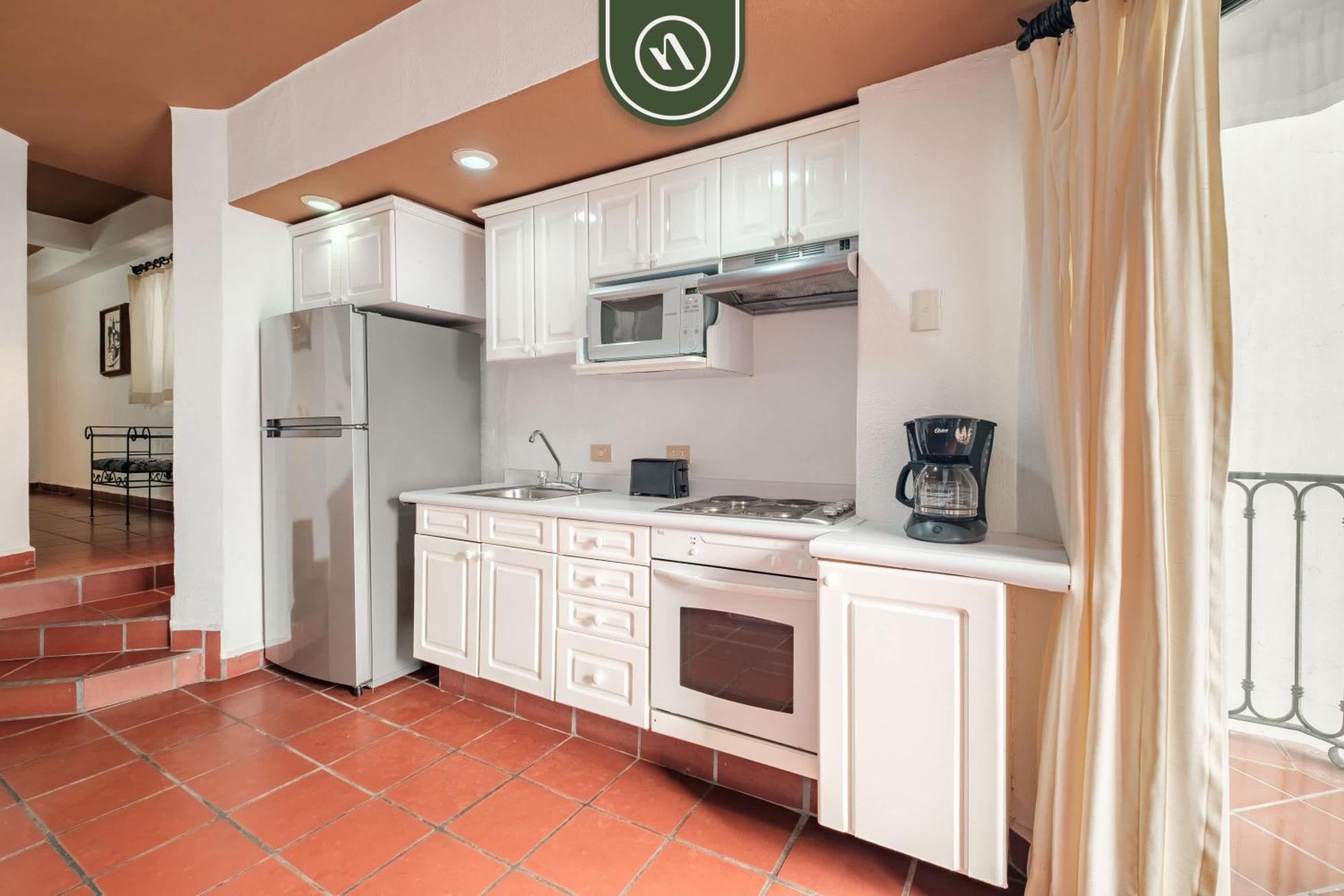 Amazing 1 Bedroom - Partial Oceanview - Pool *