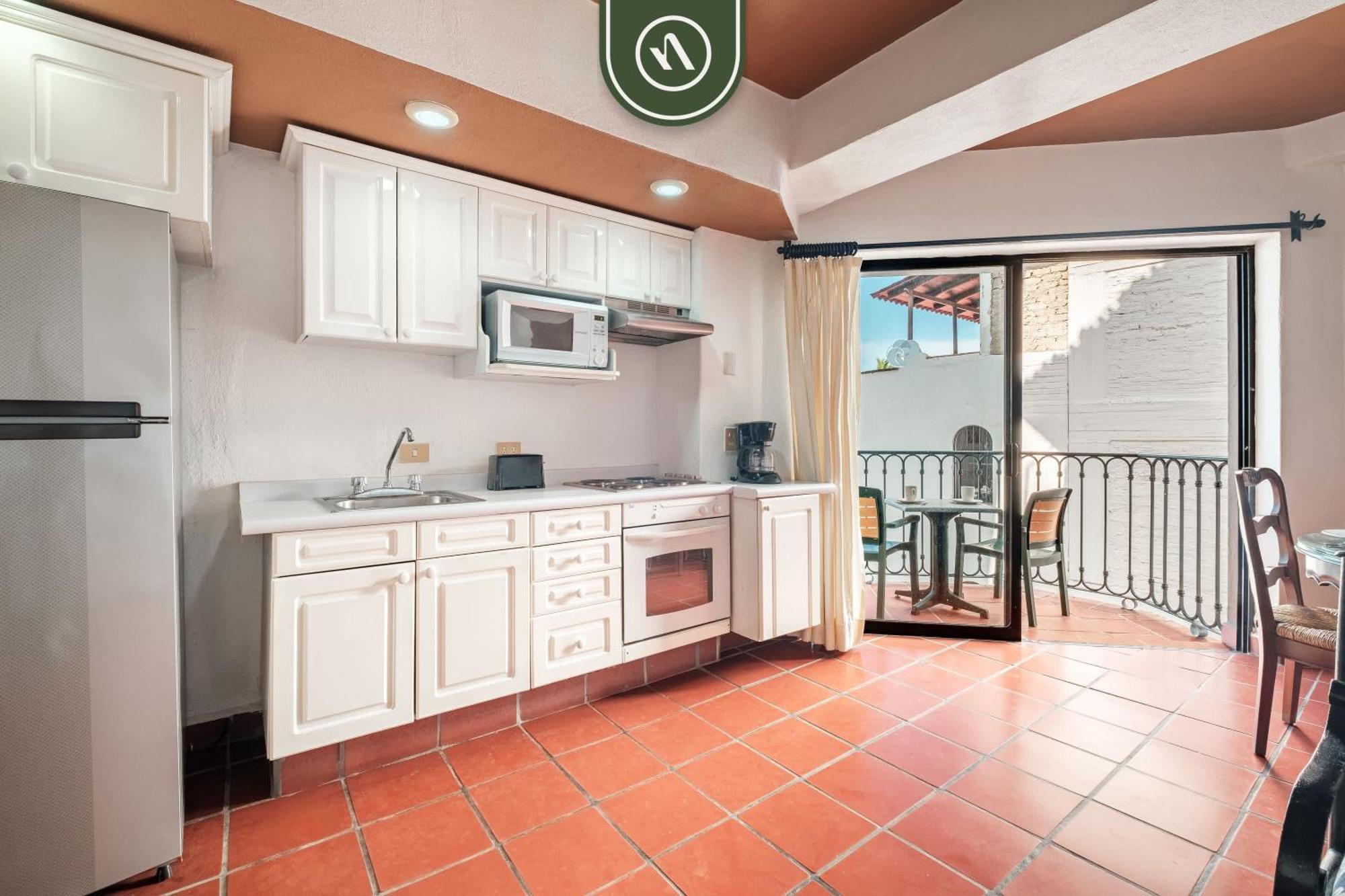 Amazing 1 Bedroom - Partial Oceanview - Pool Apartment