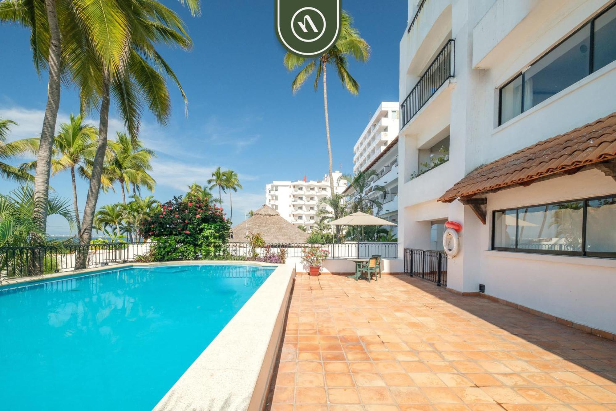 Amazing 1 Bedroom - Partial Oceanview - Pool Apartment