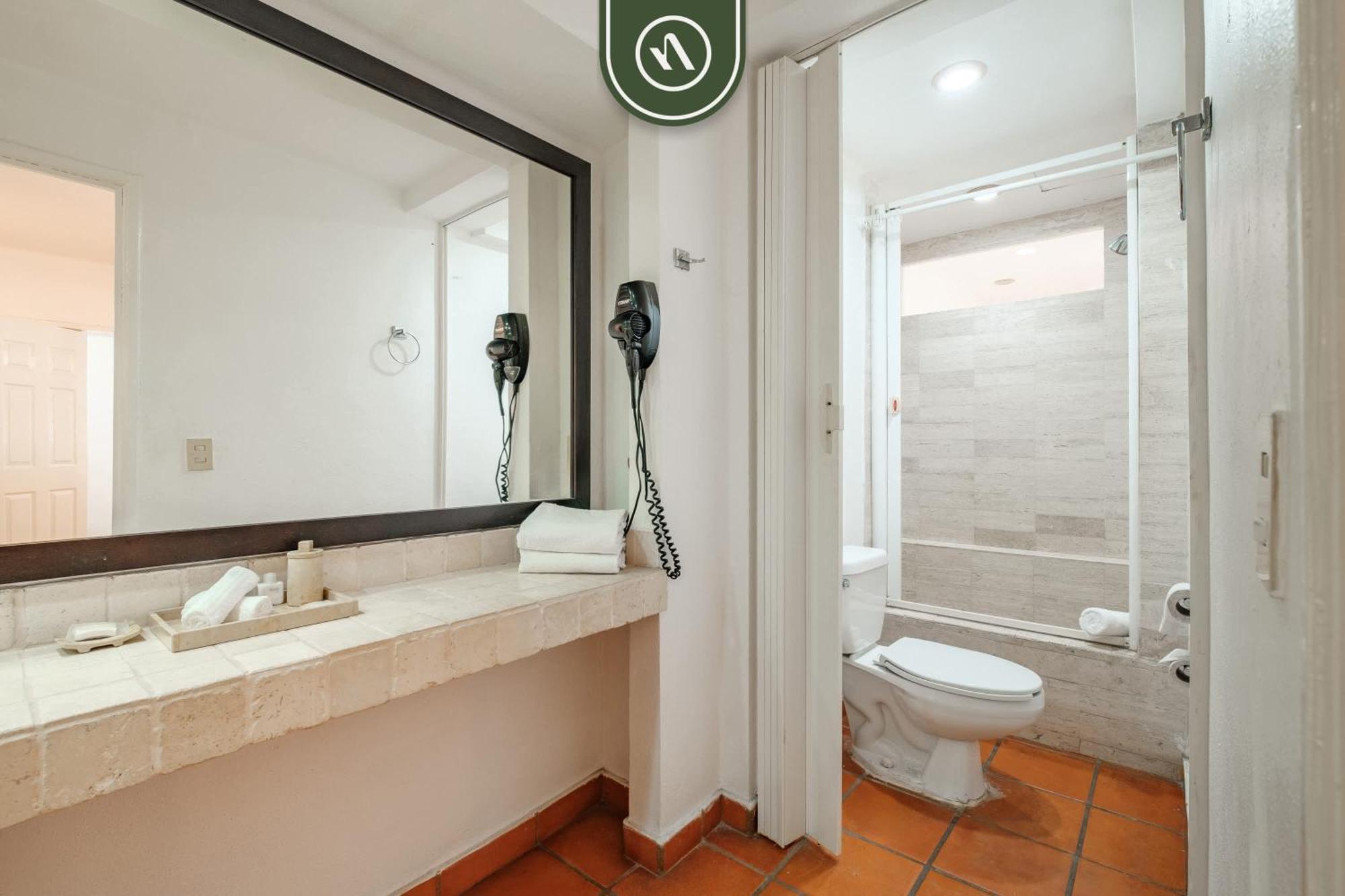 Amazing 2 Bedroom - Private Terrace - Pool Apartment *
