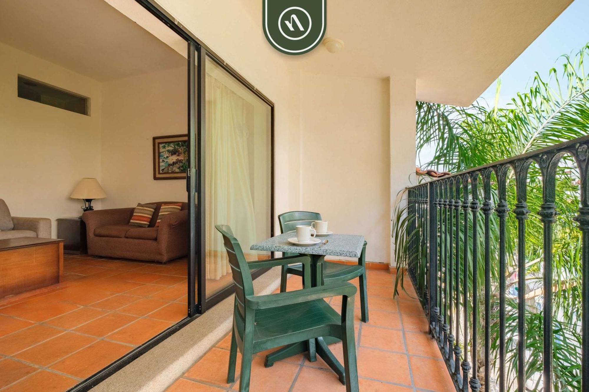 Amazing 2 Bedroom - Private Terrace - Pool Apartment *