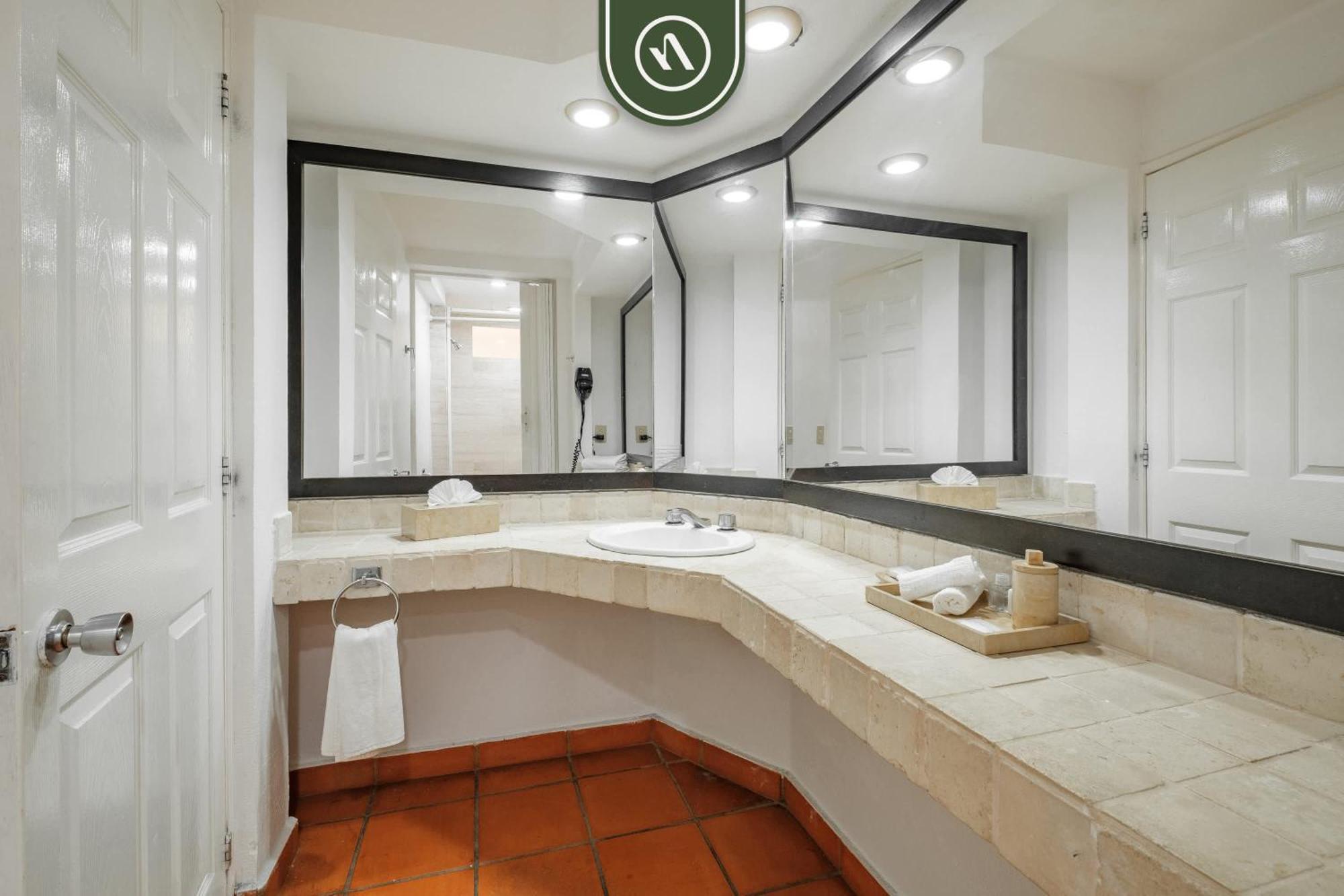 Amazing 2 Bedroom - Private Terrace - Pool *