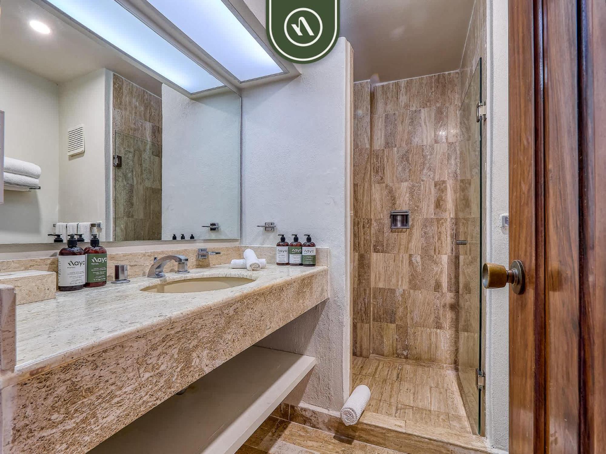 Beachfront 3 Bedroom With Pools - Beachclub Apartment Puerto Vallarta