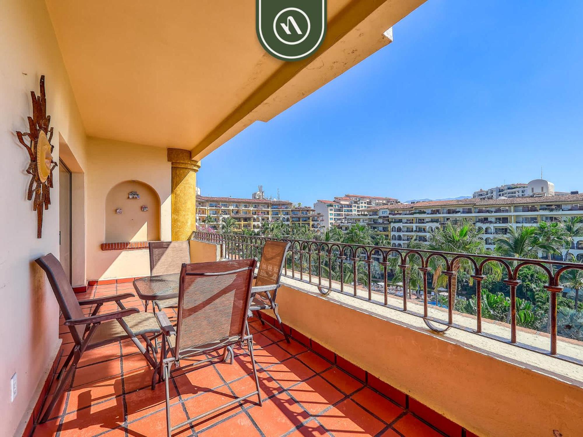 Beachfront 3 Bedroom With Pools - Beachclub Apartment Puerto Vallarta