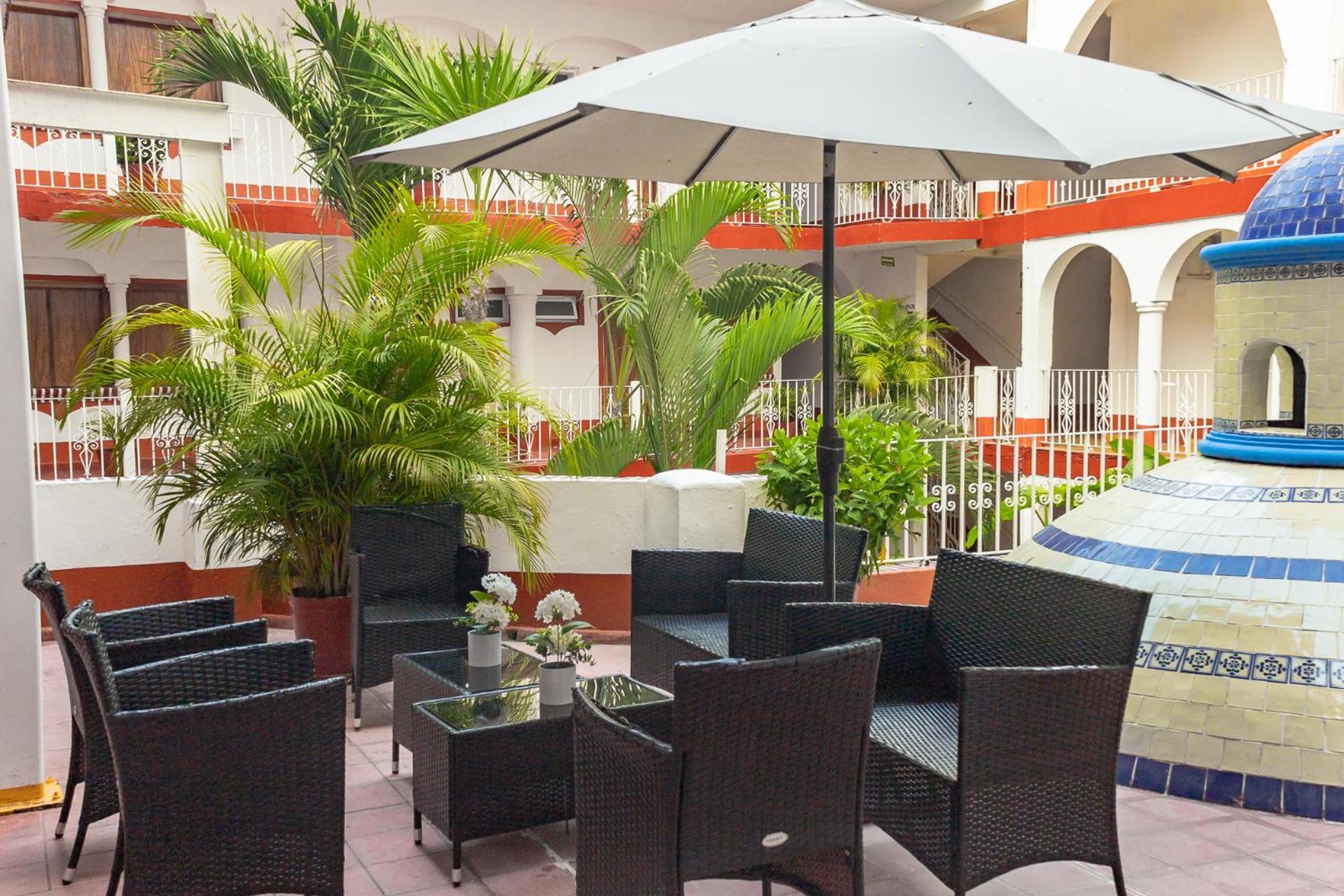 Hotel Encino Malecón Centro 3*