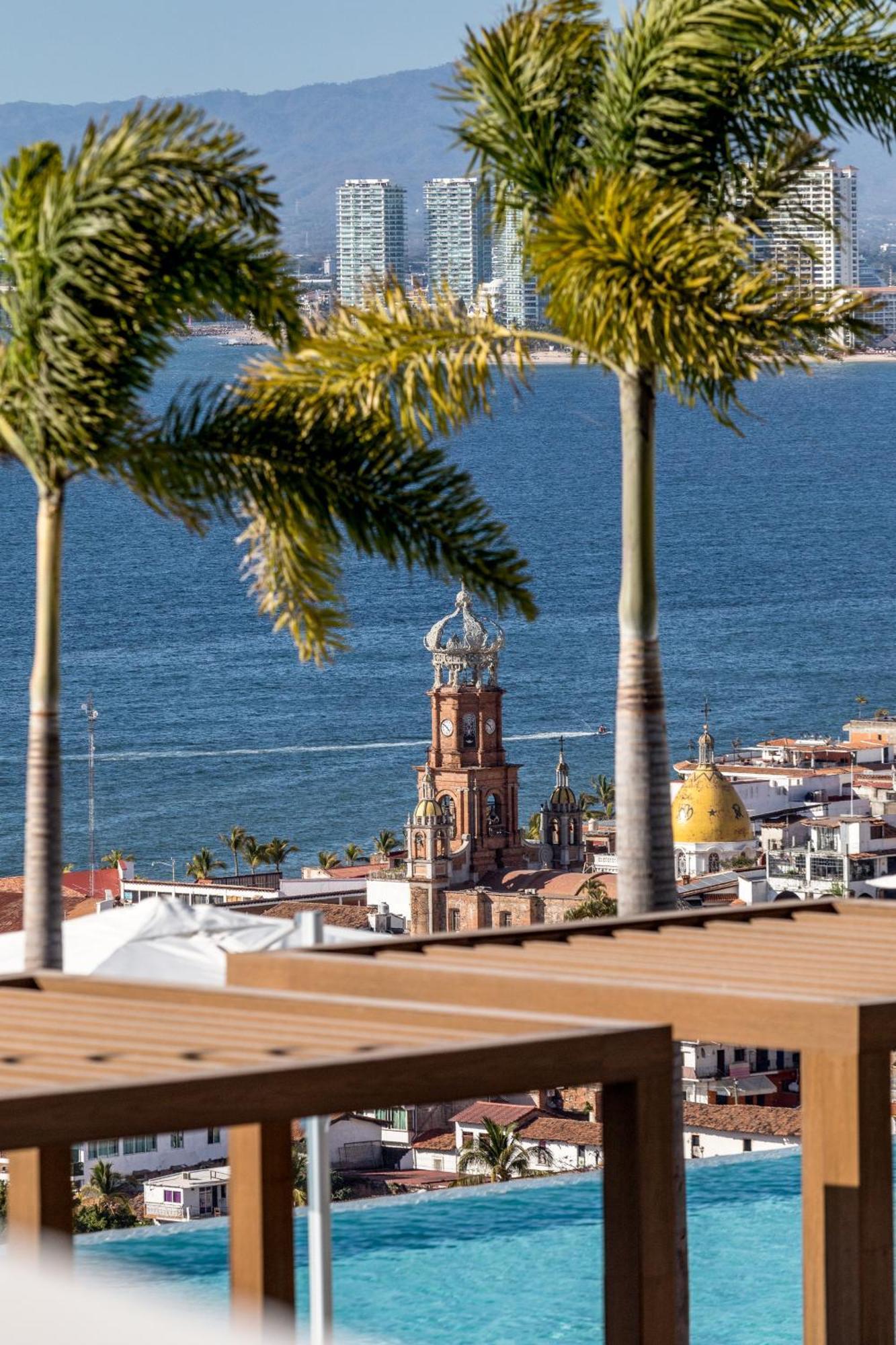 New! Luxury 2bd 2ba Romantic Zone Largest Pool In Pv Sea View Balcony *