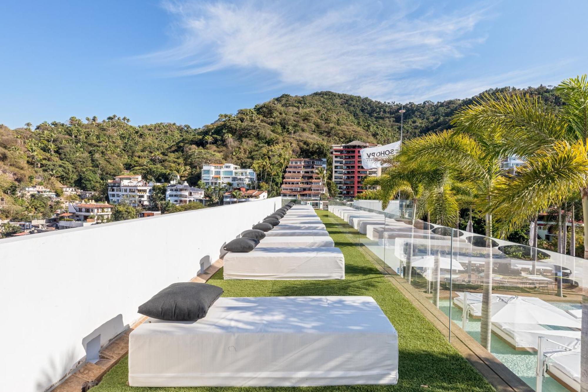 New! Luxury 2bd 2ba Romantic Zone Largest Pool In Pv Sea View Balcony Apartment *