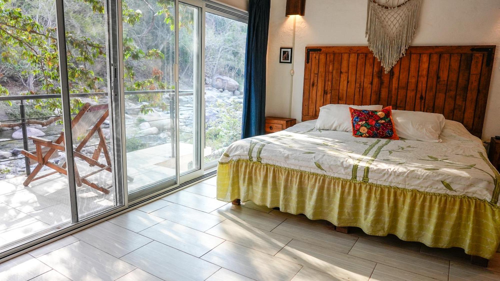 Guest house Casa Rio Cuale And River Retreat