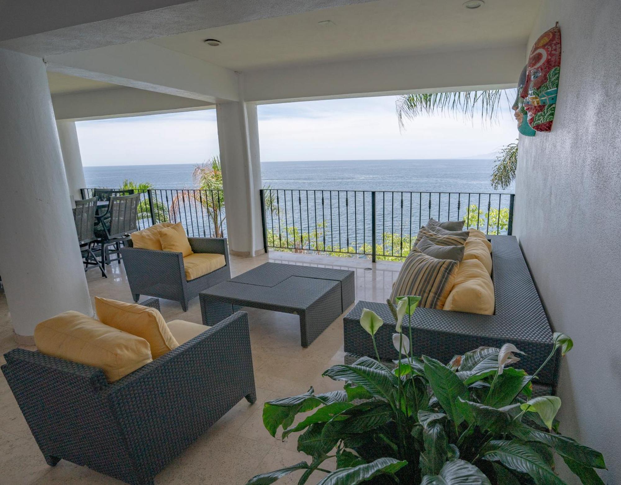 Ocean Front Villa*beach*heated Pools* Chef*staff *