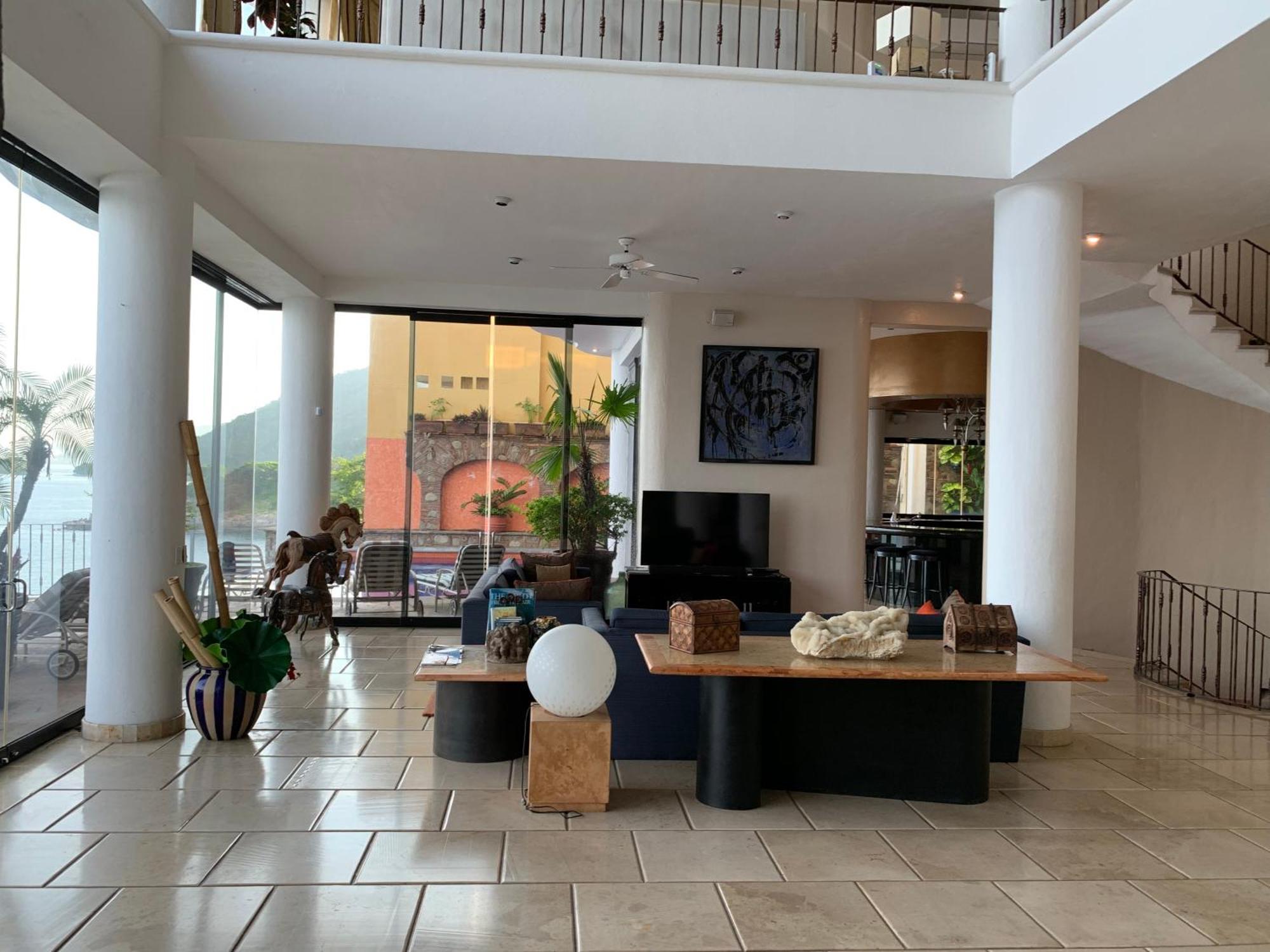 Villa Ocean Front Villa*beach*heated Pools* Chef*staff *