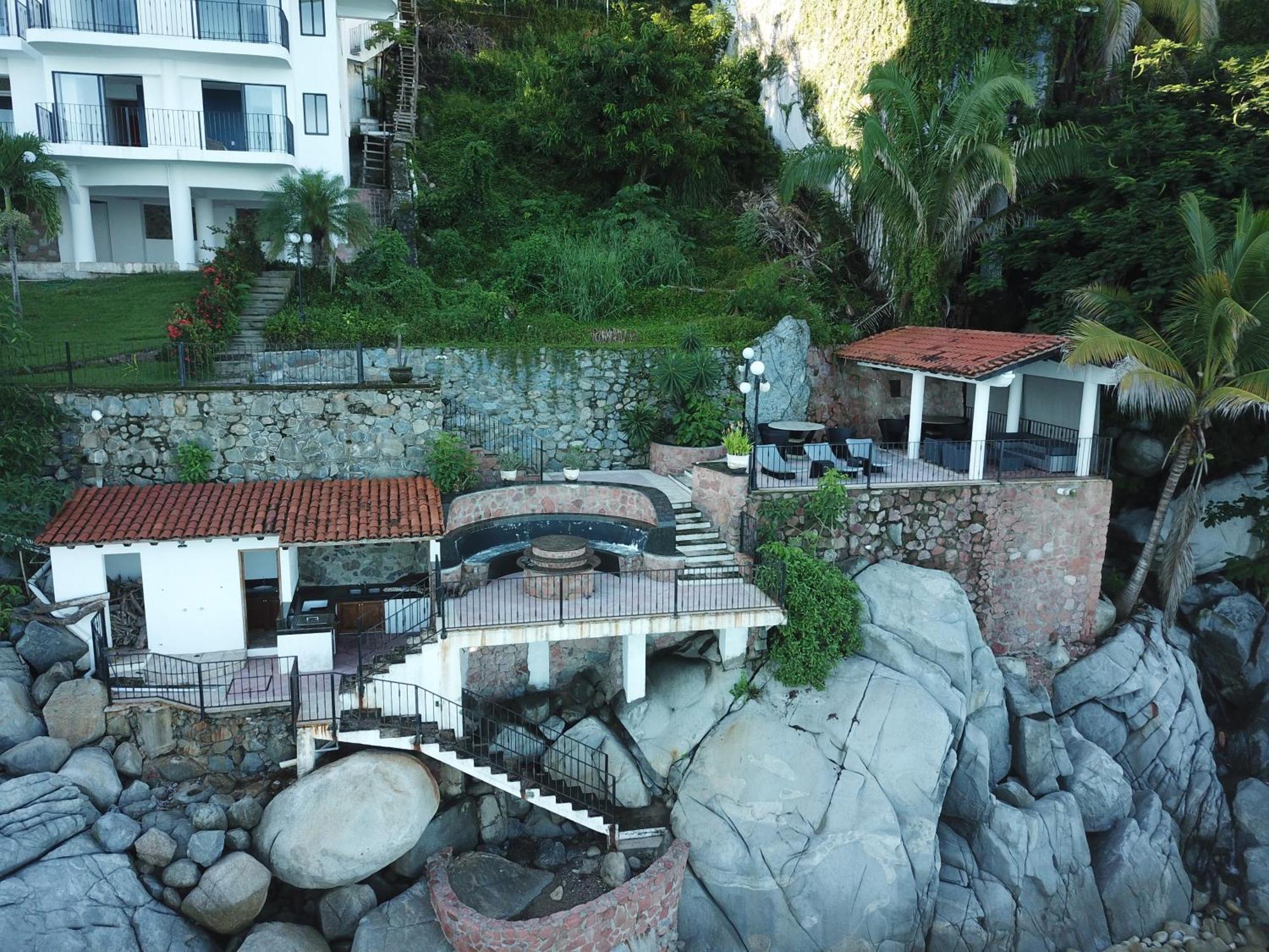 Villa Ocean Front Villa*beach*heated Pools* Chef*staff *
