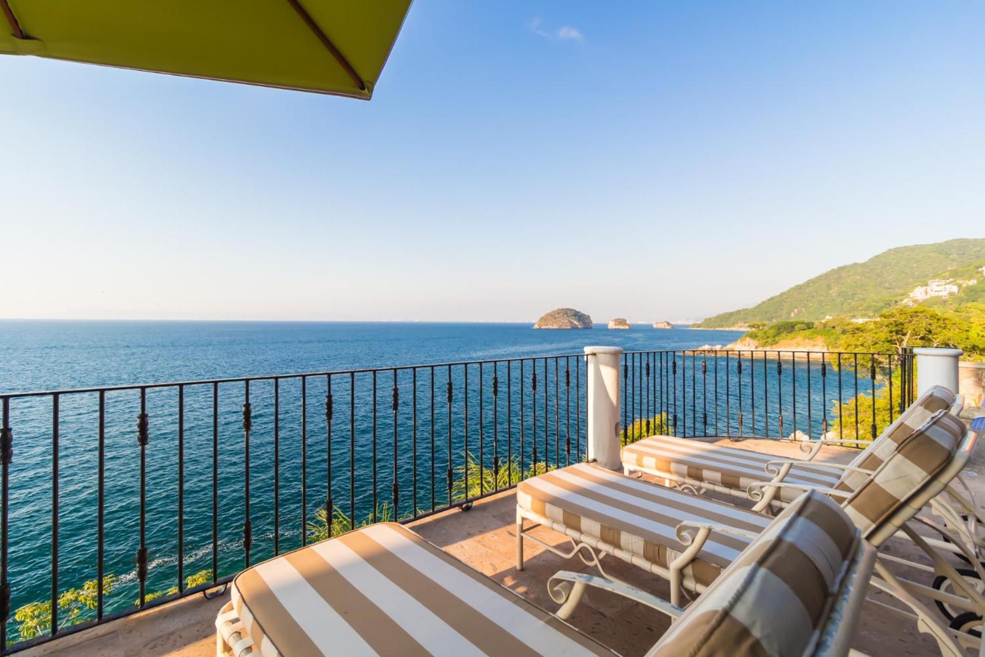 Villa Ocean Front Villa*beach*heated Pools* Chef*staff *