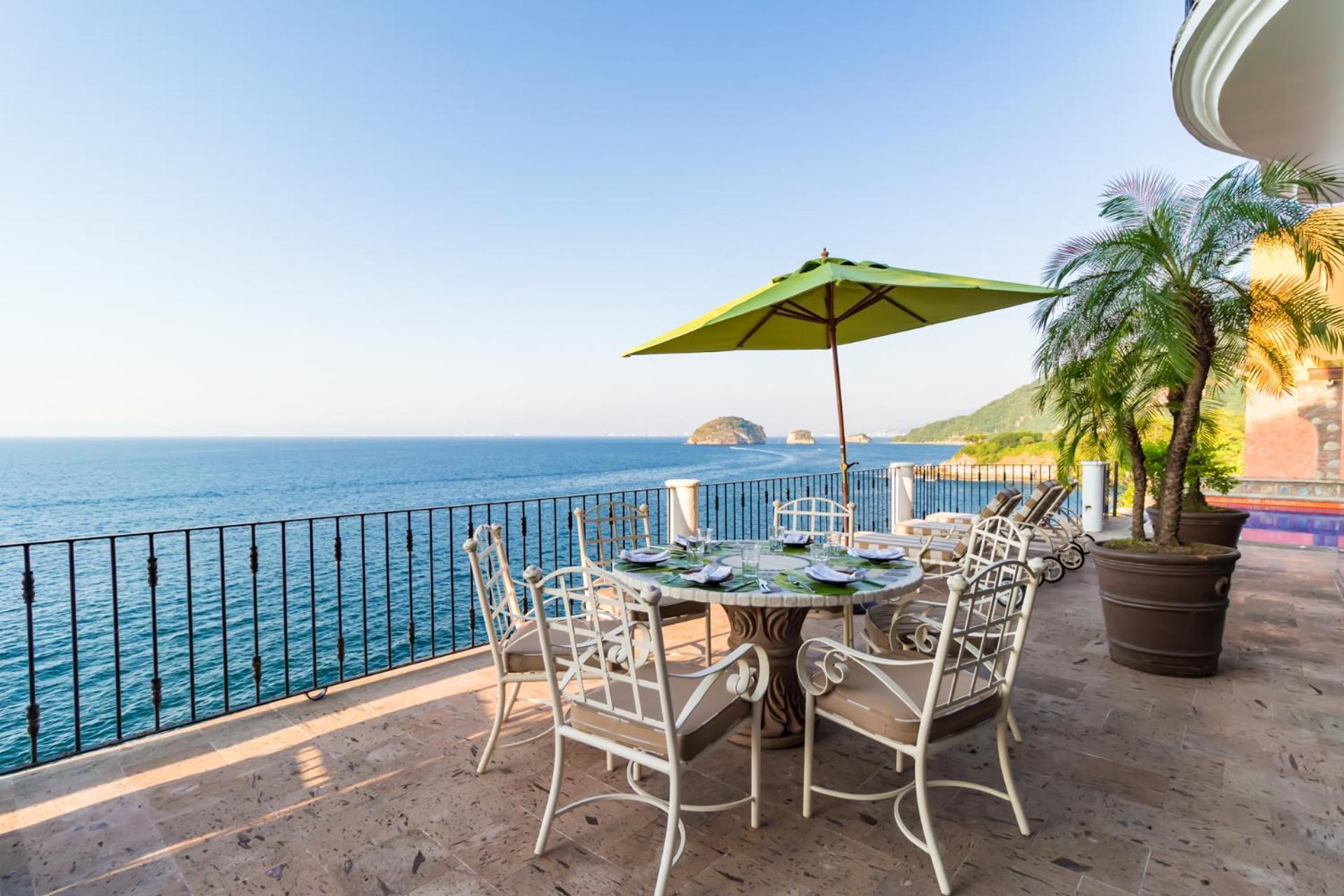Villa Ocean Front Villa*beach*heated Pools* Chef*staff *