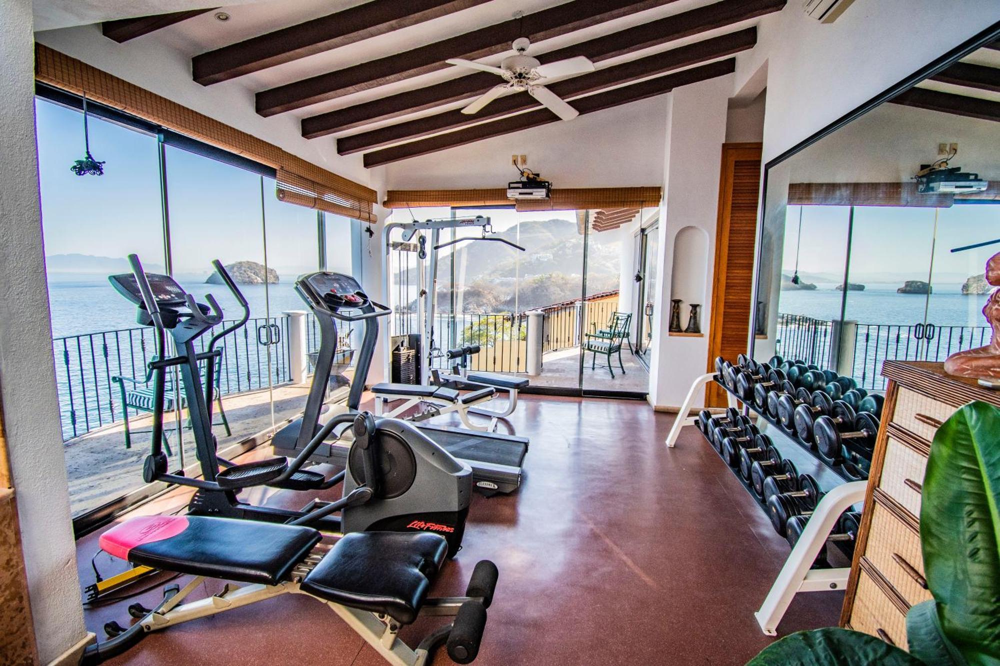 Ocean Front Villa*beach*heated Pools* Chef*staff *