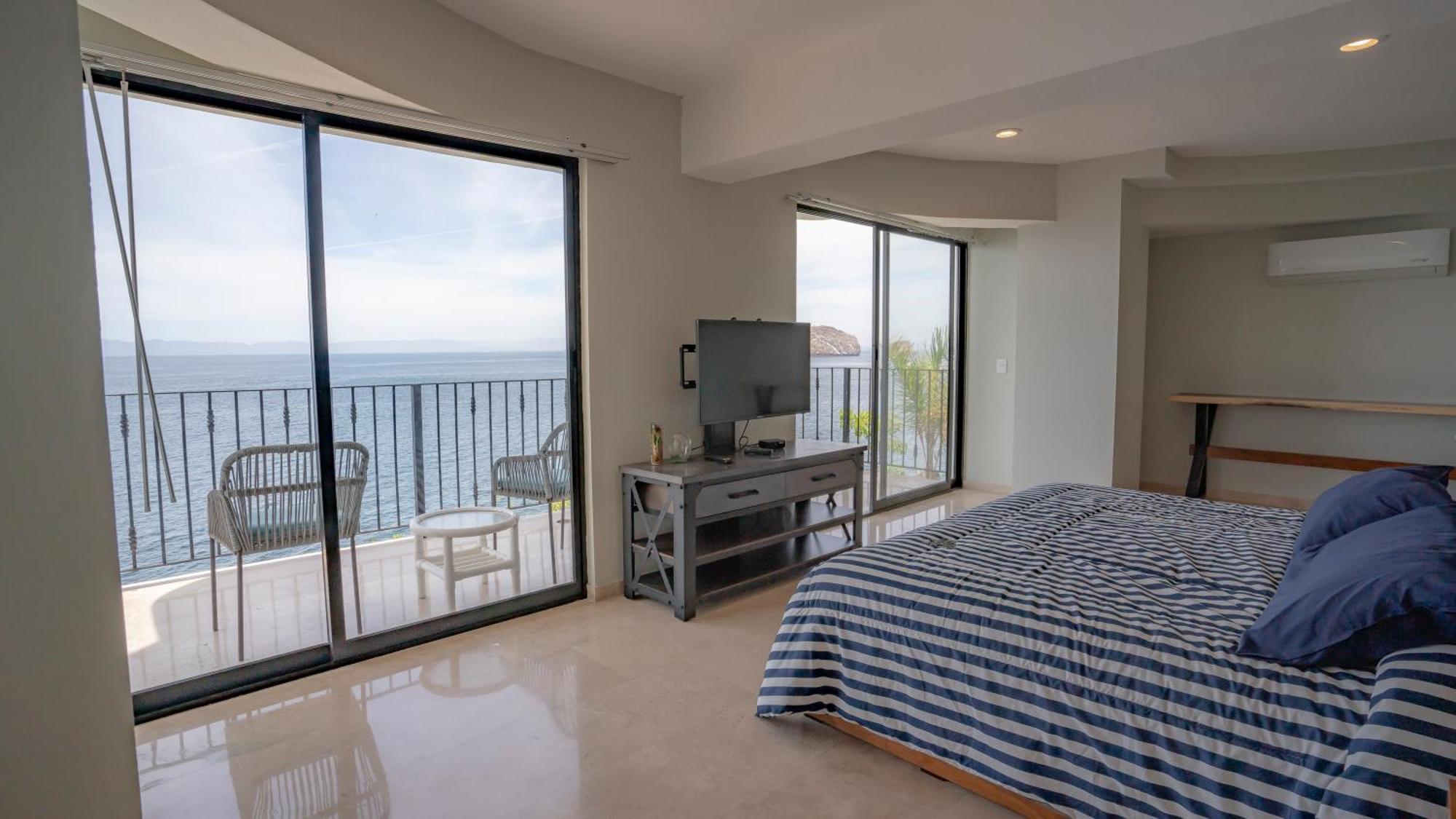 Ocean Front Villa*beach*heated Pools* Chef*staff *