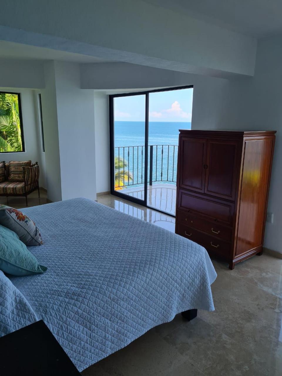 Ocean Front Villa*beach*heated Pools* Chef*staff Villa