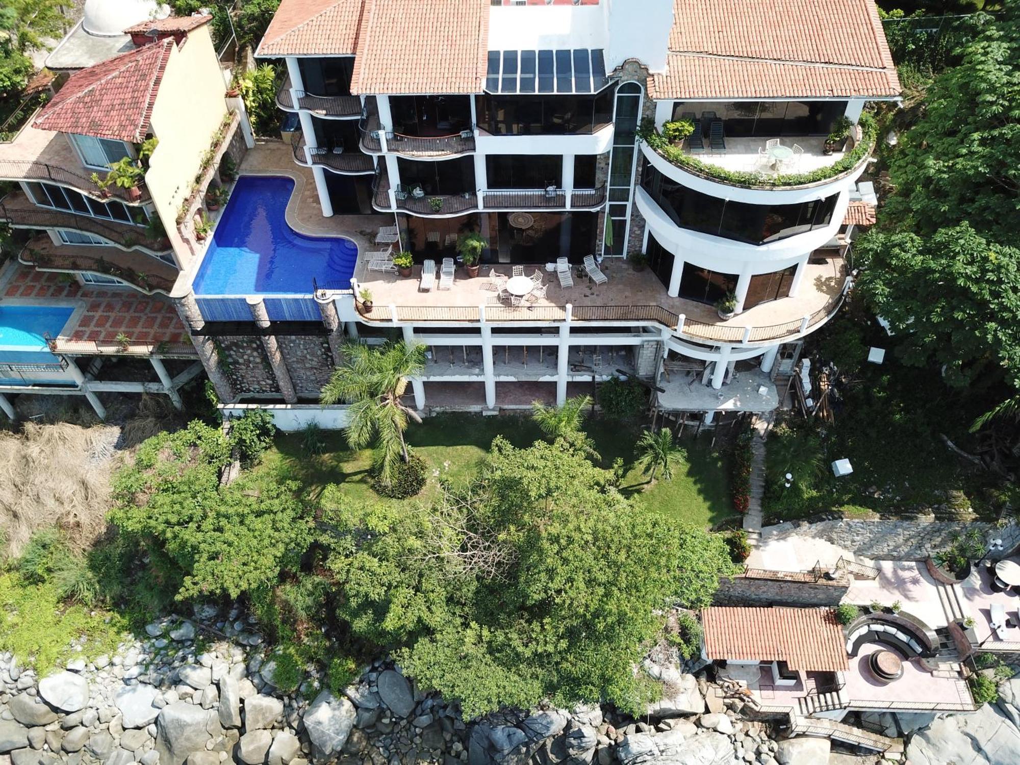 Villa Ocean Front Villa*beach*heated Pools* Chef*staff *