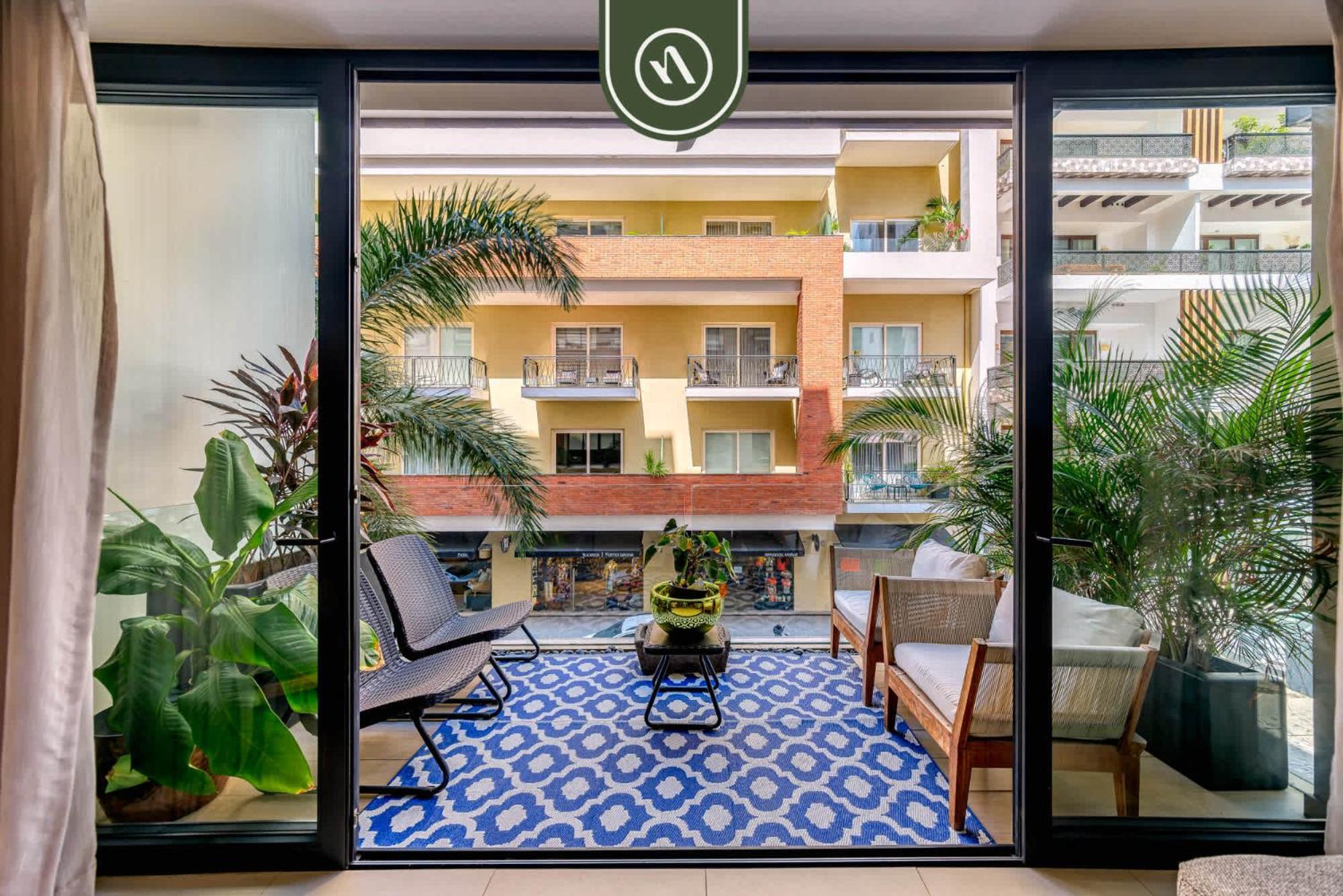 Luxurious 2br In Zona Romantica Pool Gym * Puerto Vallarta