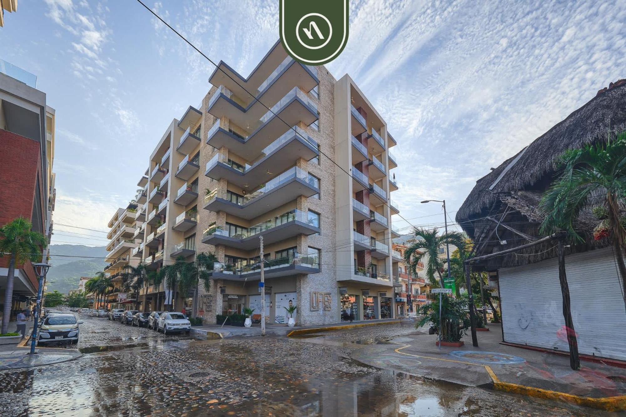 Luxurious 2br In Zona Romantica Pool Gym Apartment