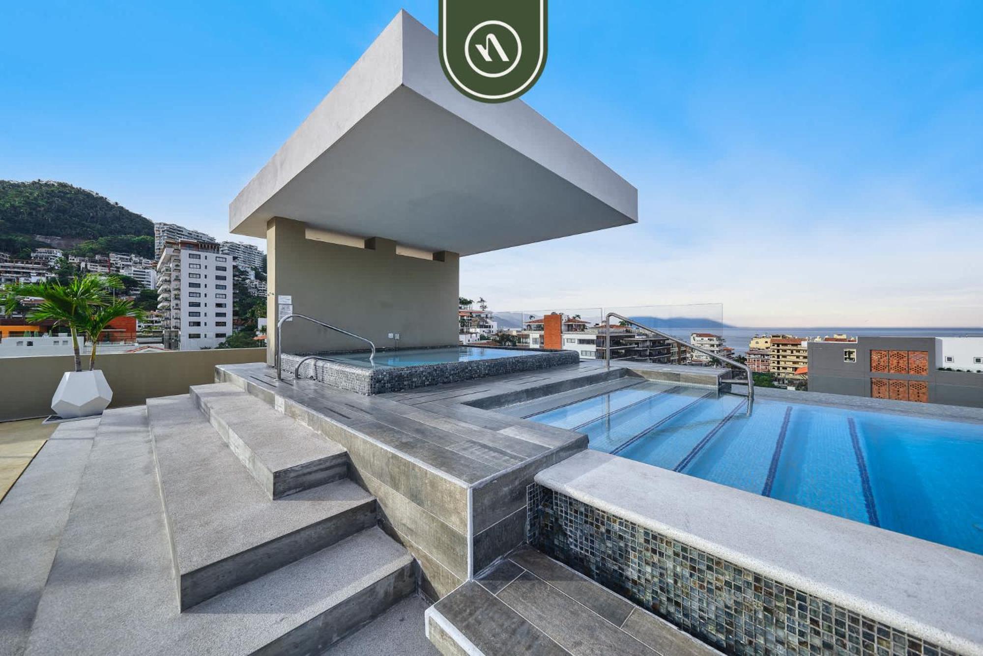 Luxurious 2br In Zona Romantica Pool Gym Puerto Vallarta