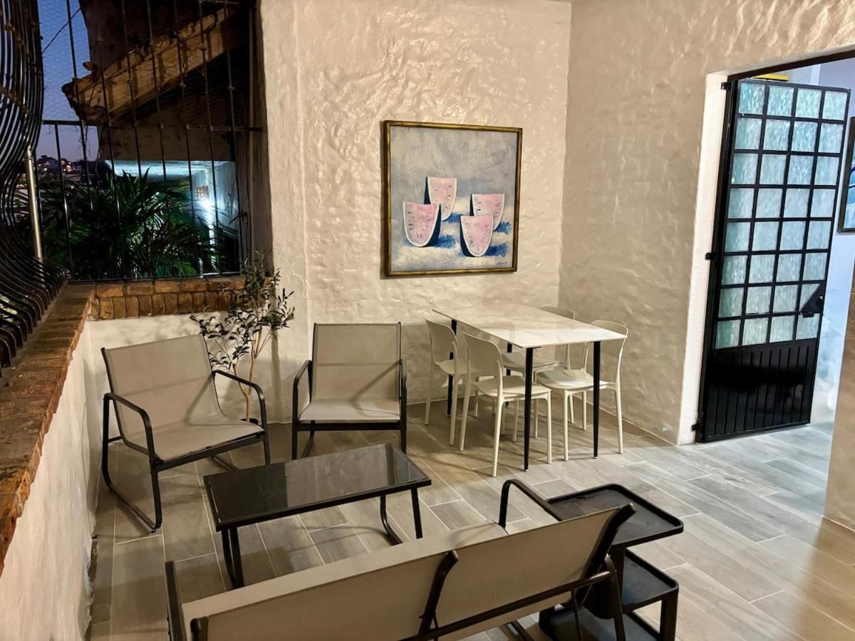 Apartment Newly Renovated B1 With Patio Sleeps 4 *
