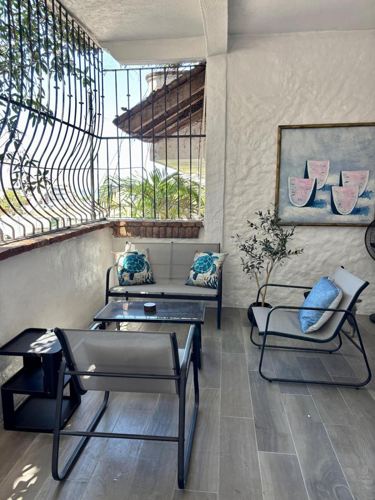 Newly Renovated B1 With Patio Sleeps 4 Apartment Puerto Vallarta