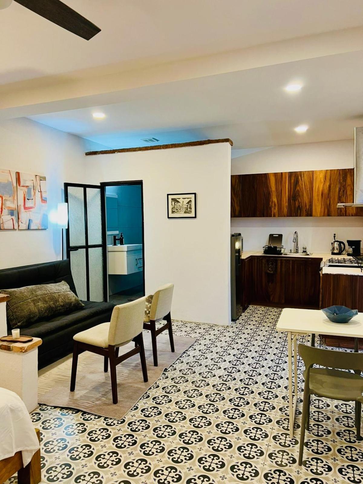 Newly Renovated B1 With Patio Sleeps 4 *