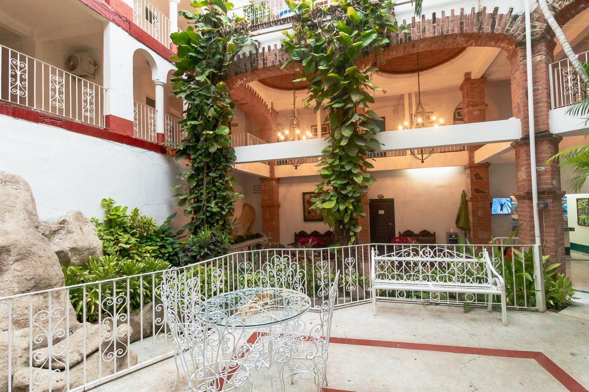 Hotel Encino Malecón Centro 3*