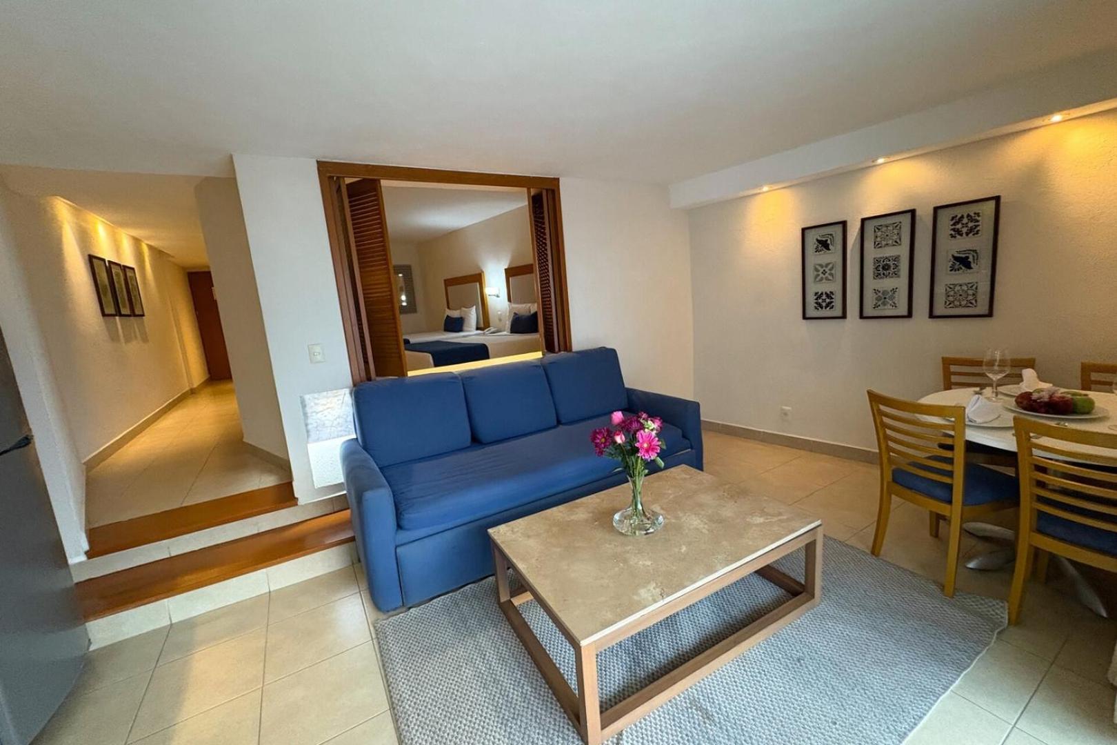 Oceanfront: Views & Amenities!