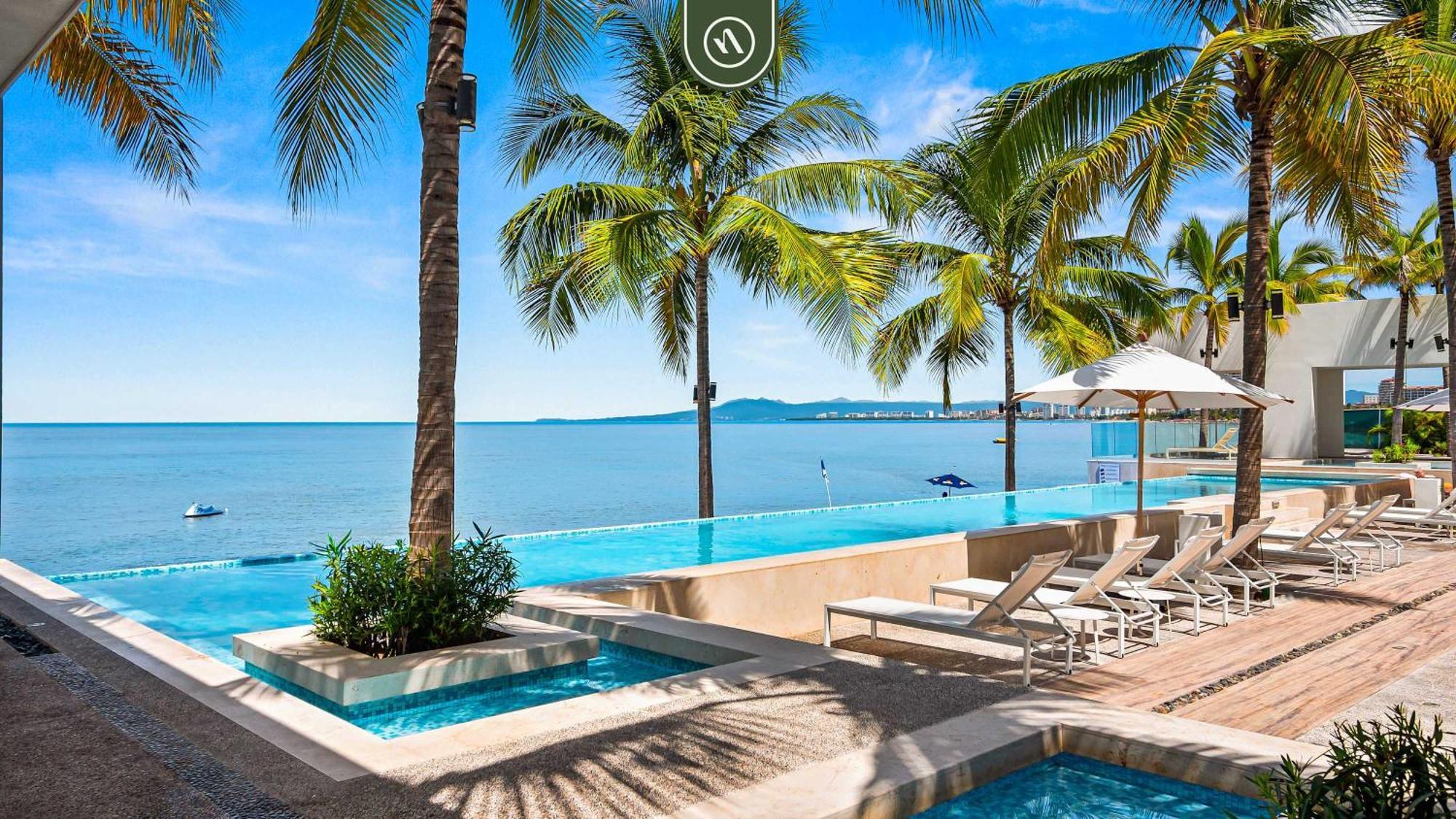 New Oceanfront 1 Bedroom - Gym - - Pool Puerto Vallarta