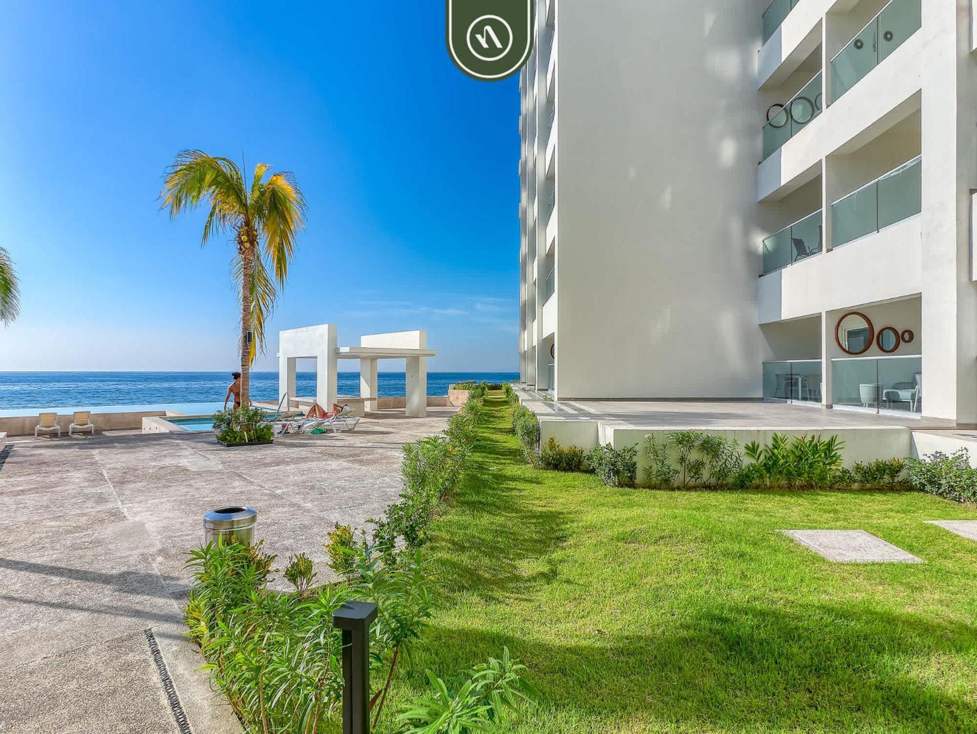 New Oceanfront 1 Bedroom - Gym - - Pool *