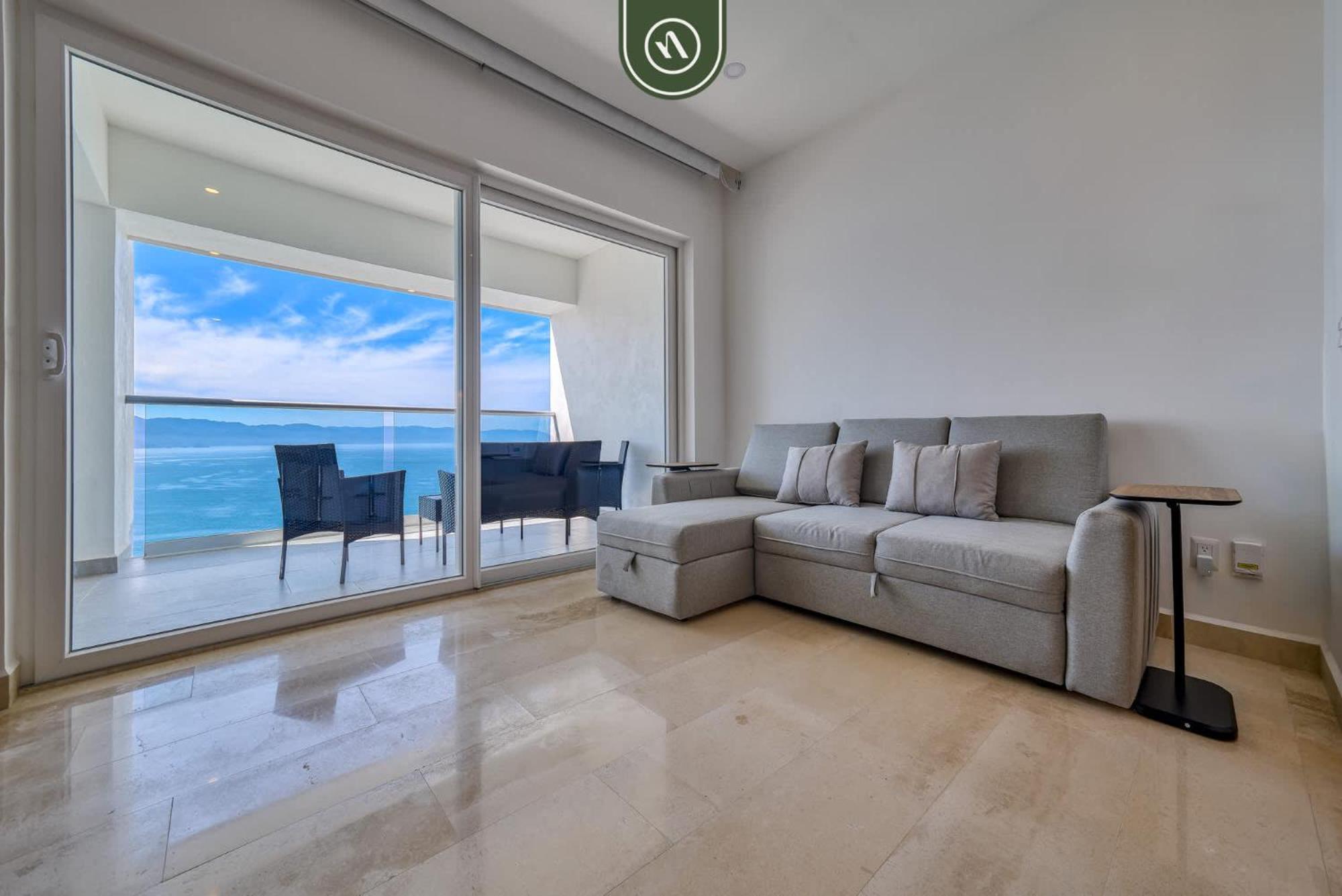 New Oceanfront 1 Bedroom - Gym - - Pool Apartment