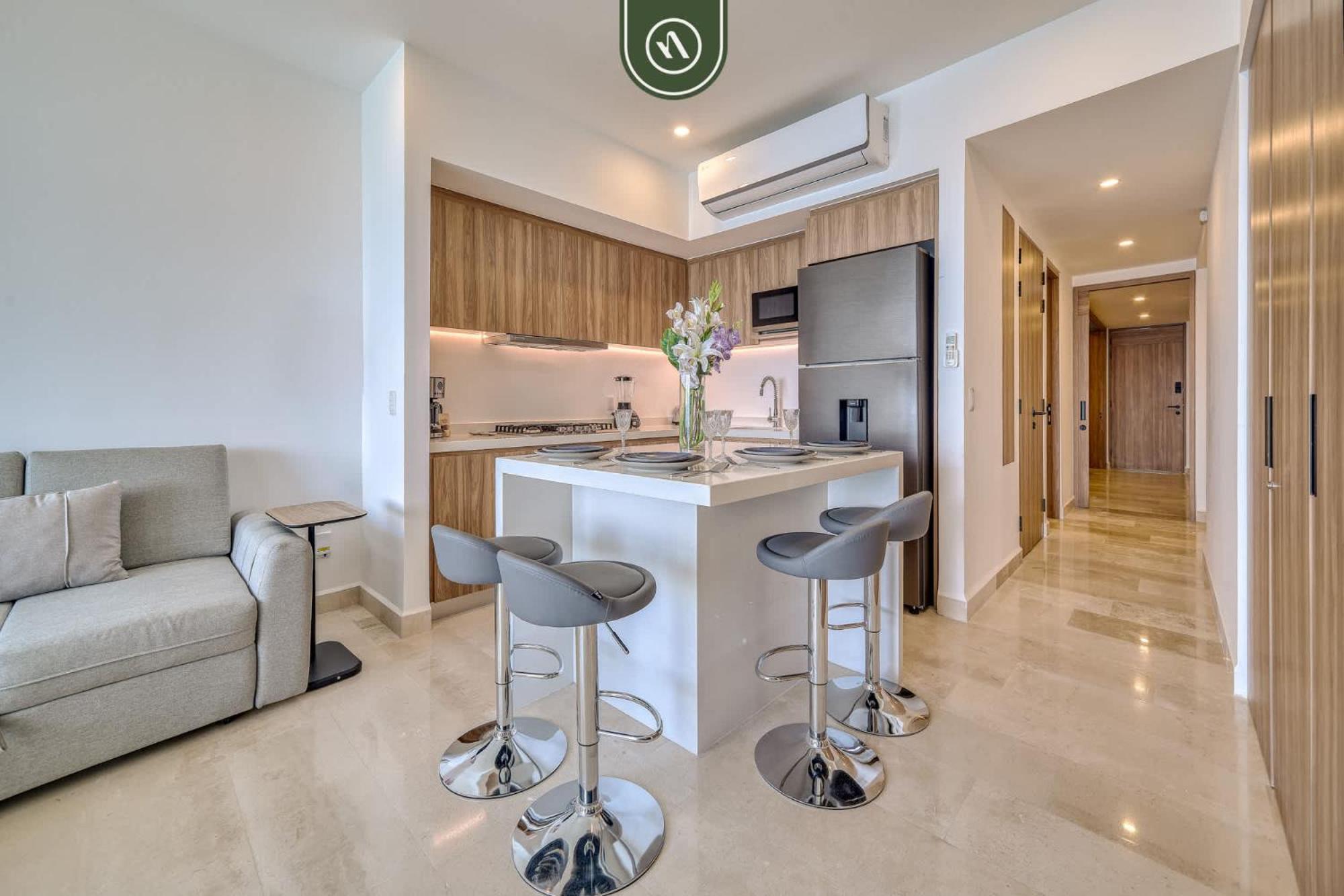 New Oceanfront 1 Bedroom - Gym - - Pool *