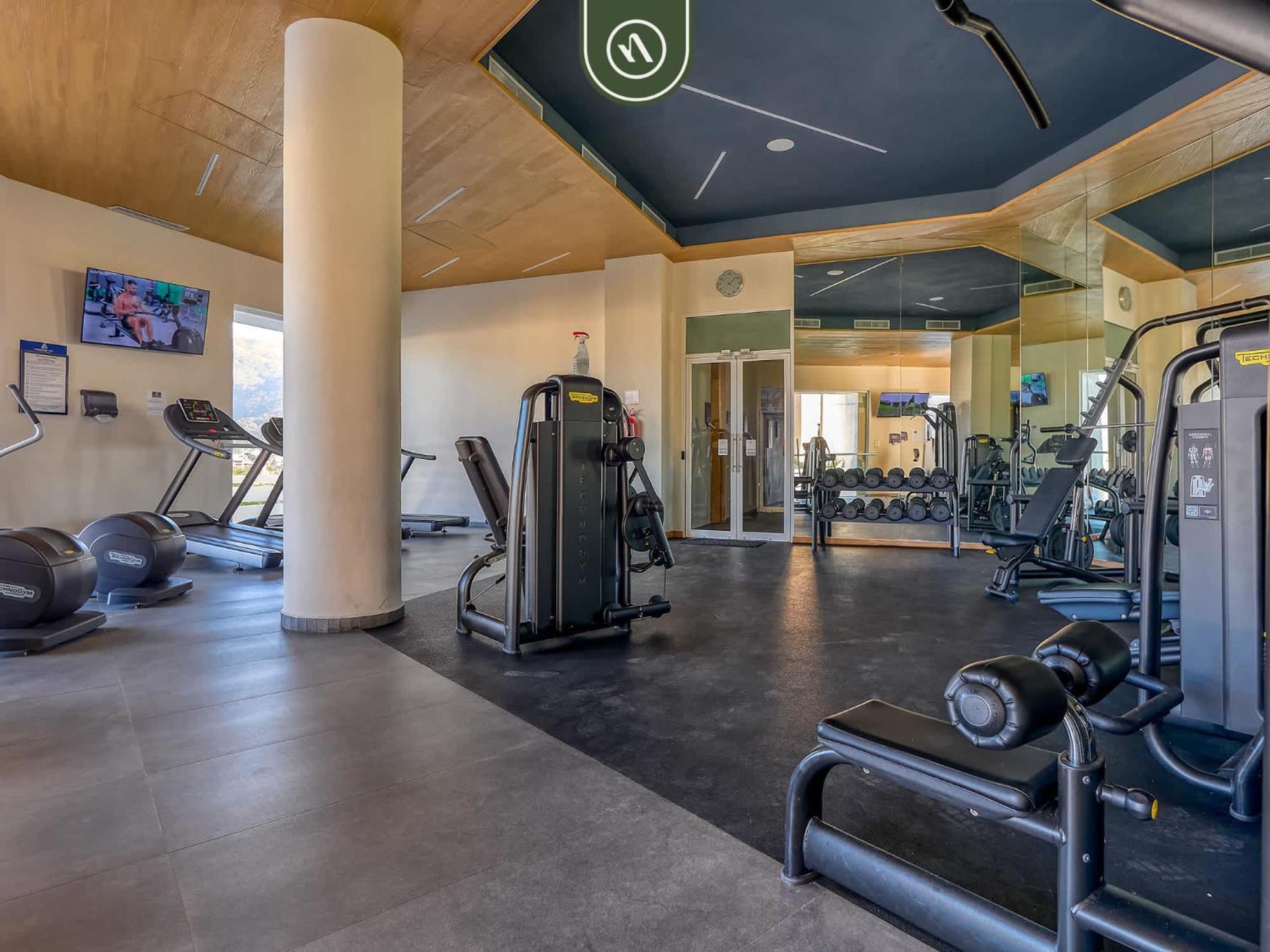 New Oceanfront 1 Bedroom - Gym - - Pool *