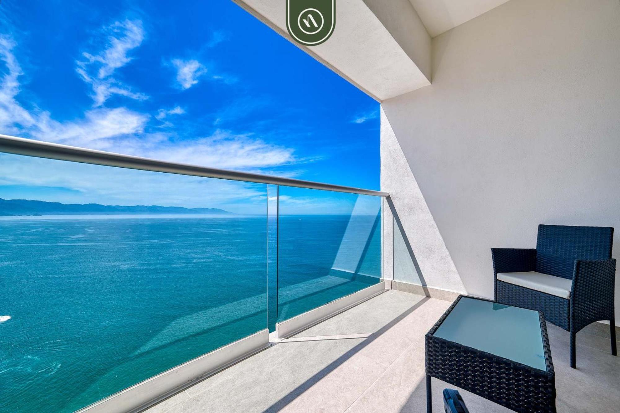 New Oceanfront 1 Bedroom - Gym - - Pool Apartment Puerto Vallarta