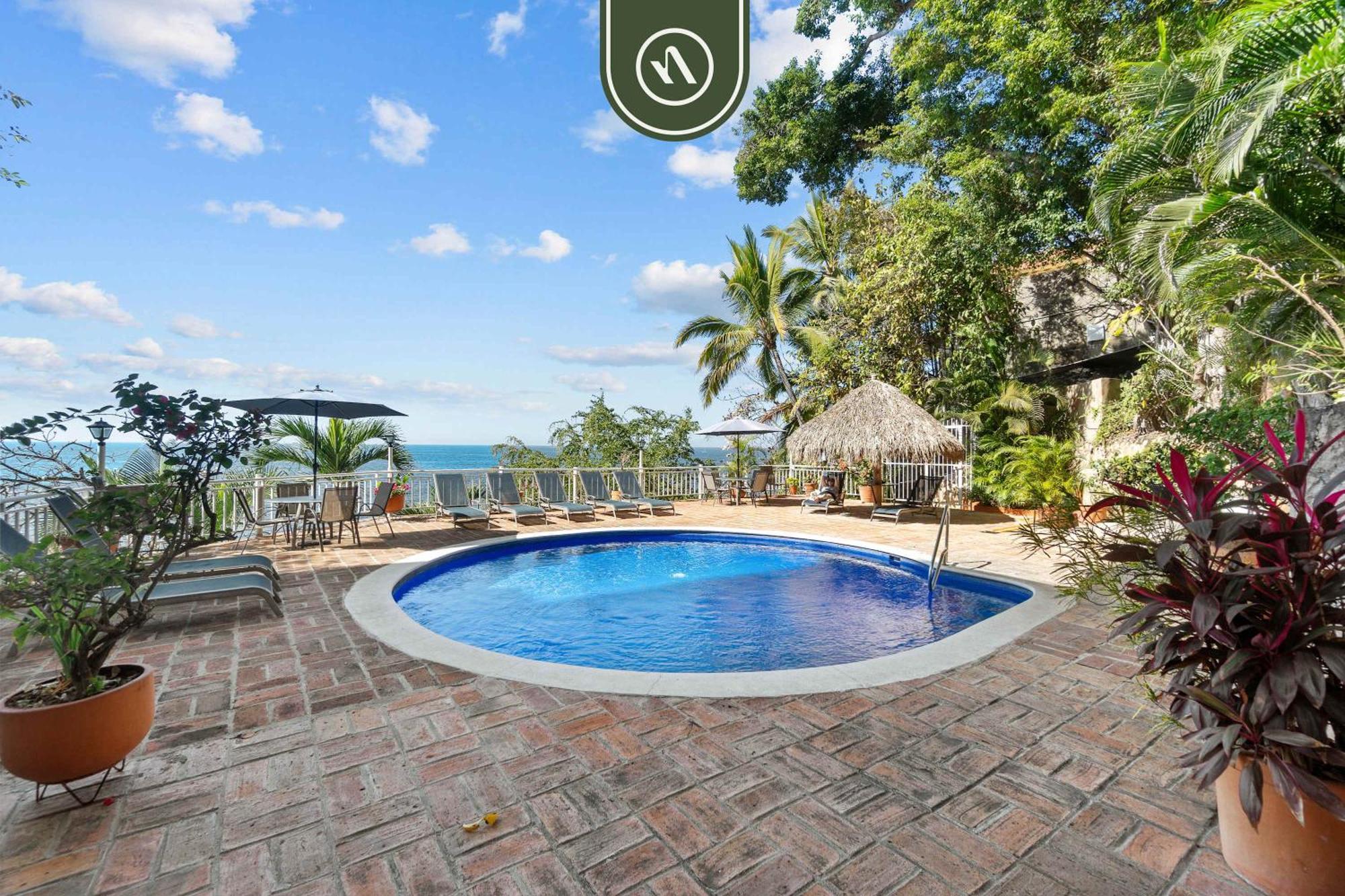 Oceanfront 2 Bedroom With Spectacular View - Pool *