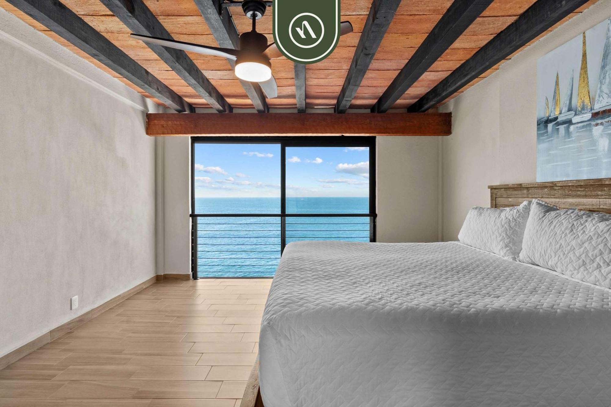 Oceanfront 2 Bedroom With Spectacular View - Pool *