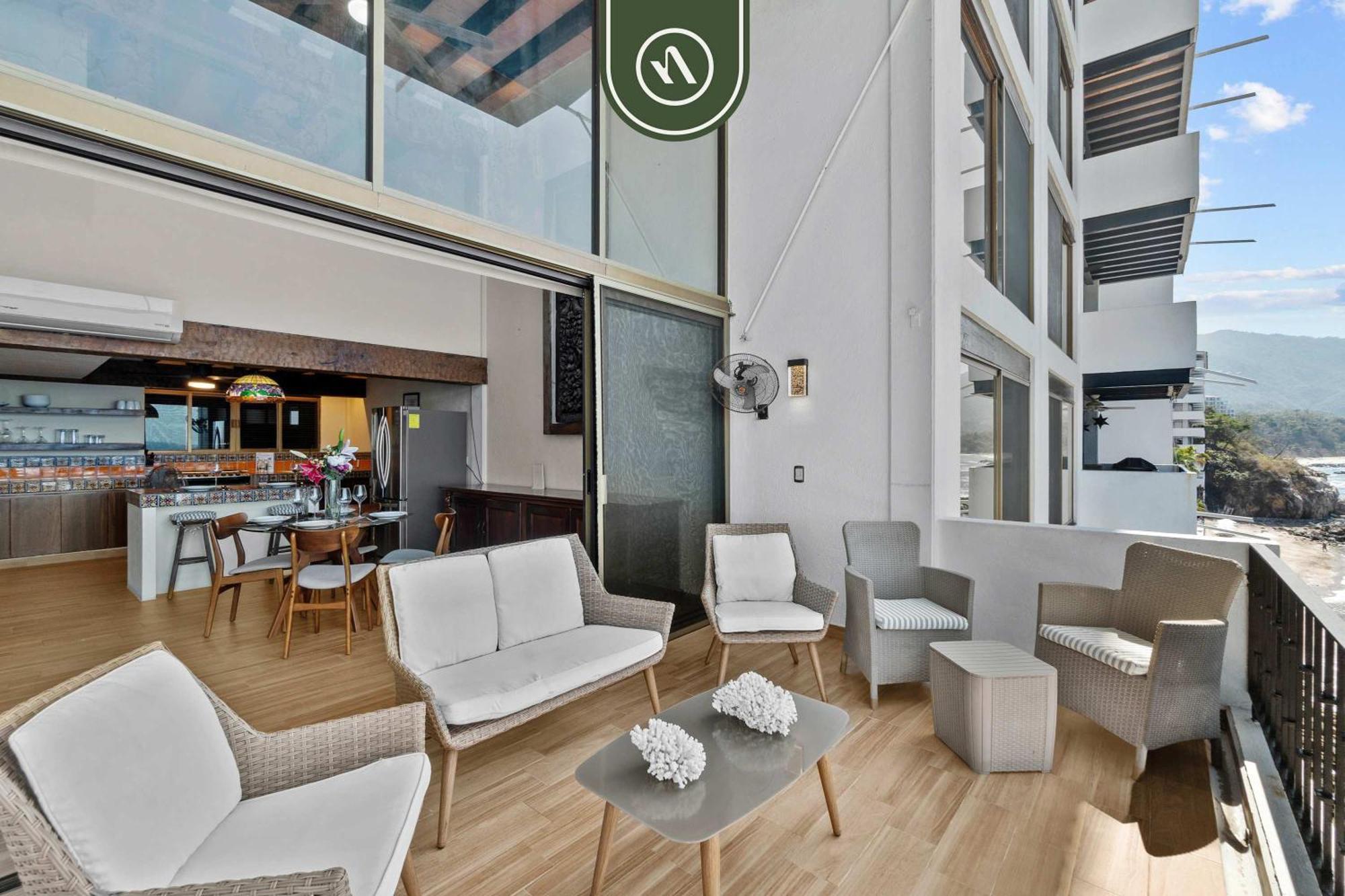 Oceanfront 2 Bedroom With Spectacular View - Pool Apartment
