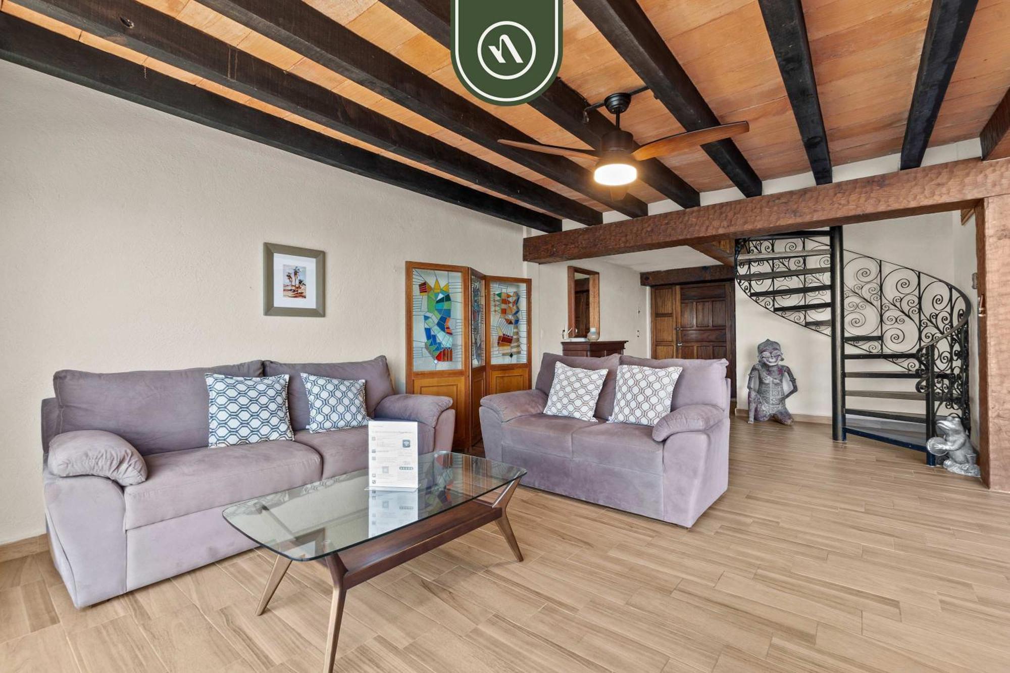 Oceanfront 2 Bedroom With Spectacular View - Pool Apartment