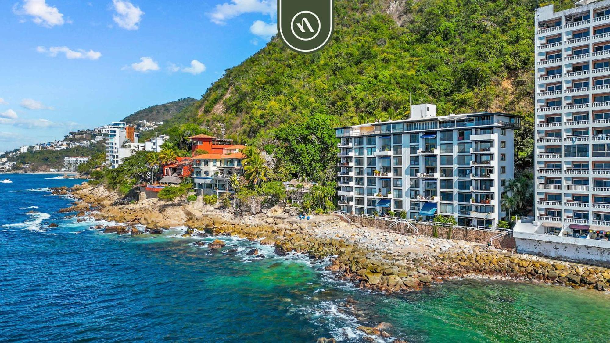 Oceanfront 2 Bedroom With Spectacular View - Pool *