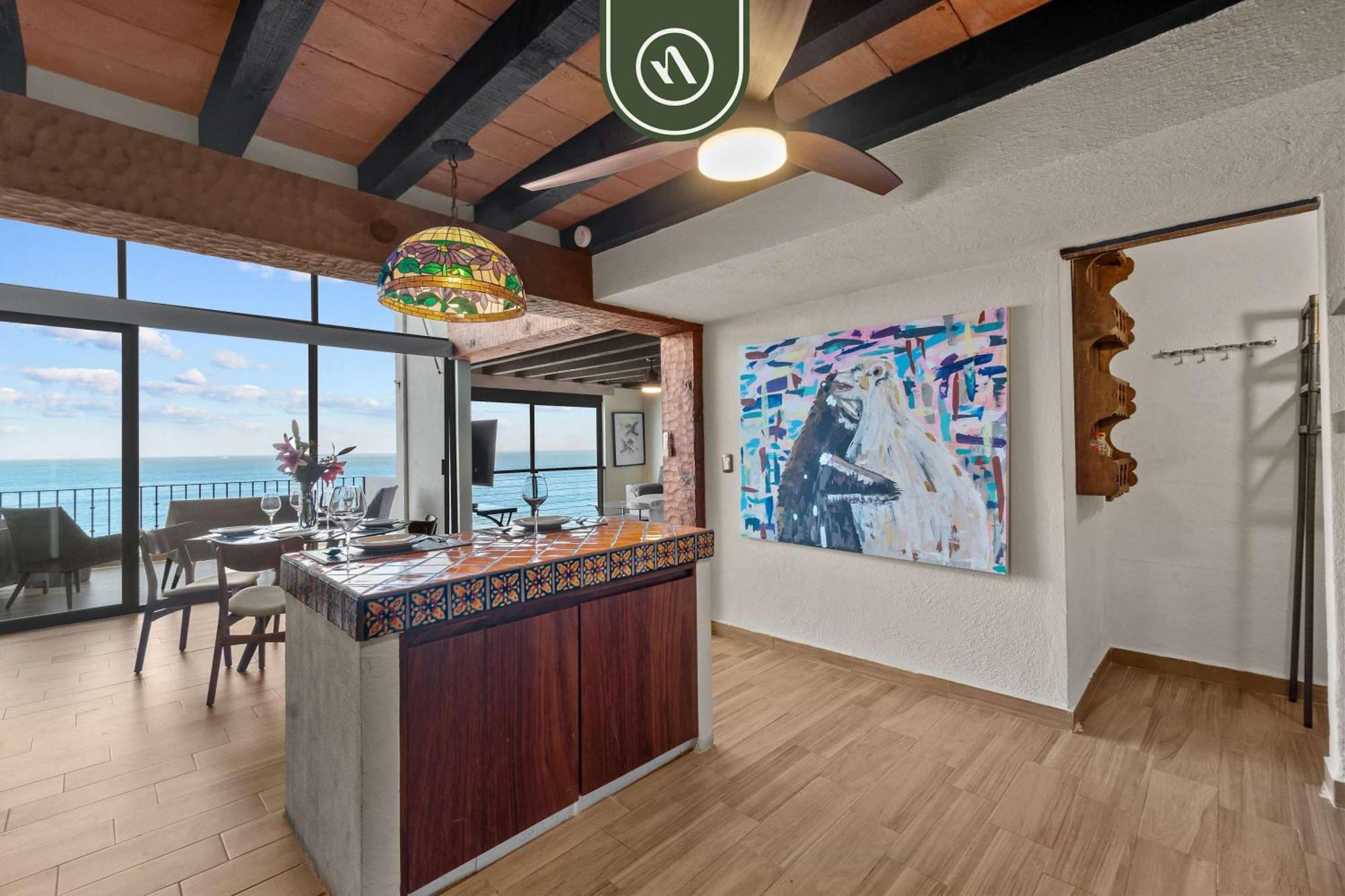 Oceanfront 2 Bedroom With Spectacular View - Pool